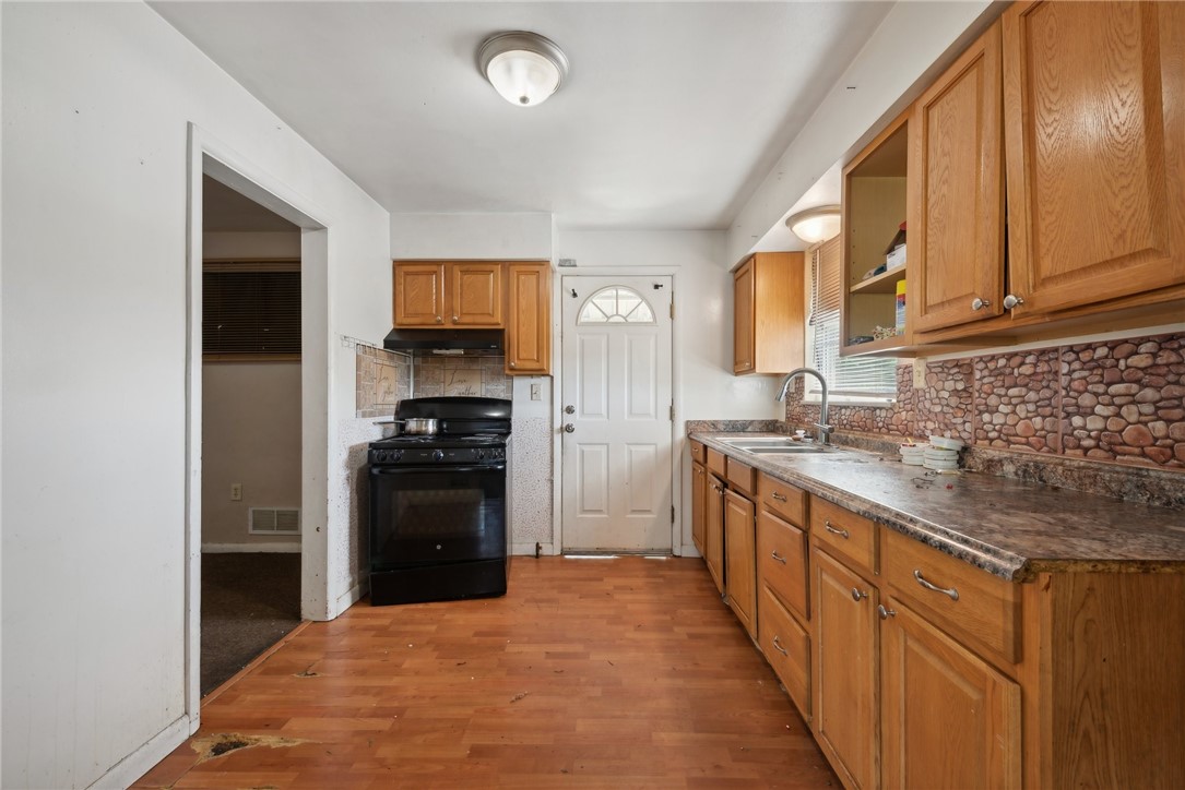 300 Stratmore Street