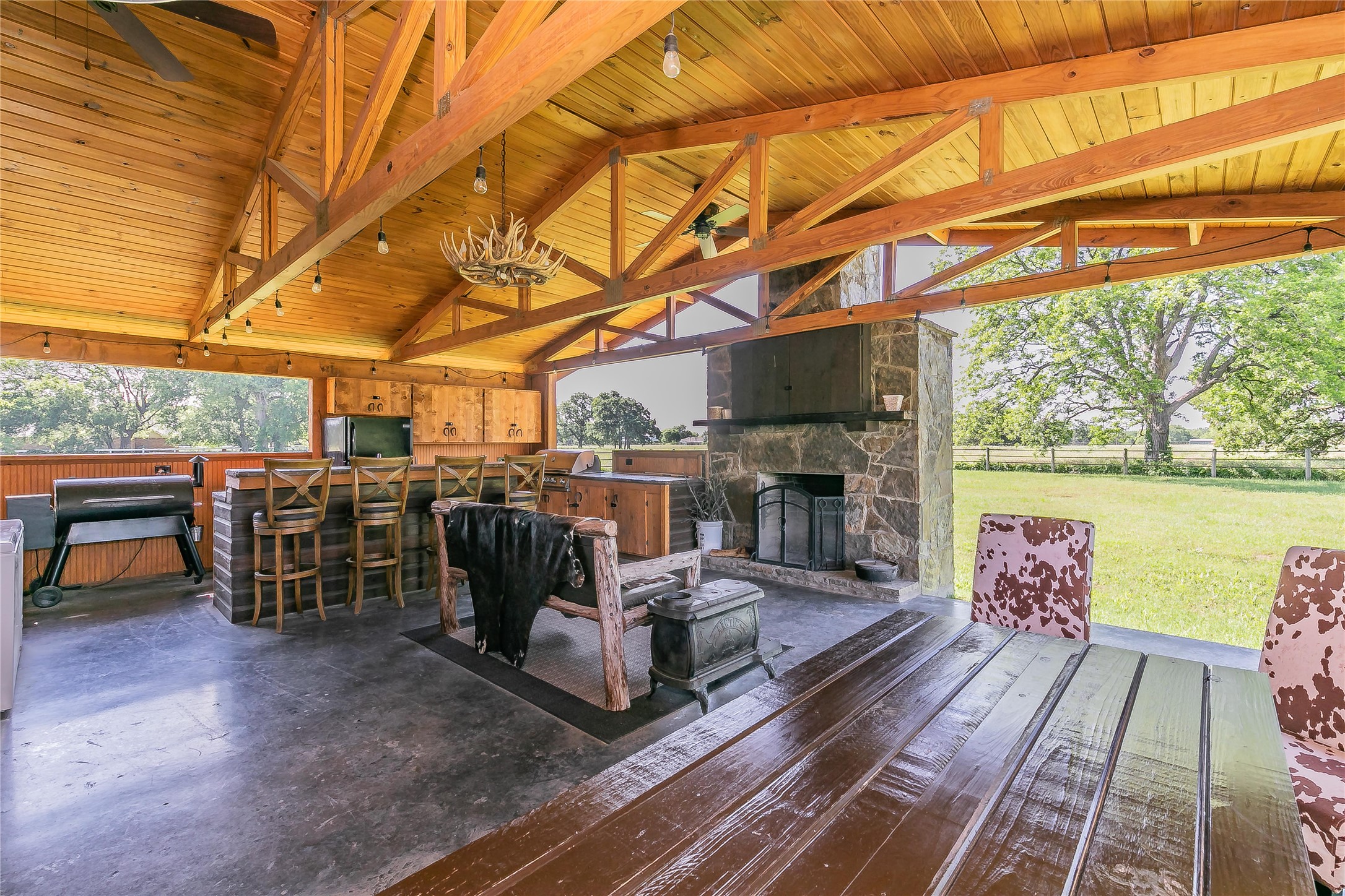 5440 Whispering Oaks Lane