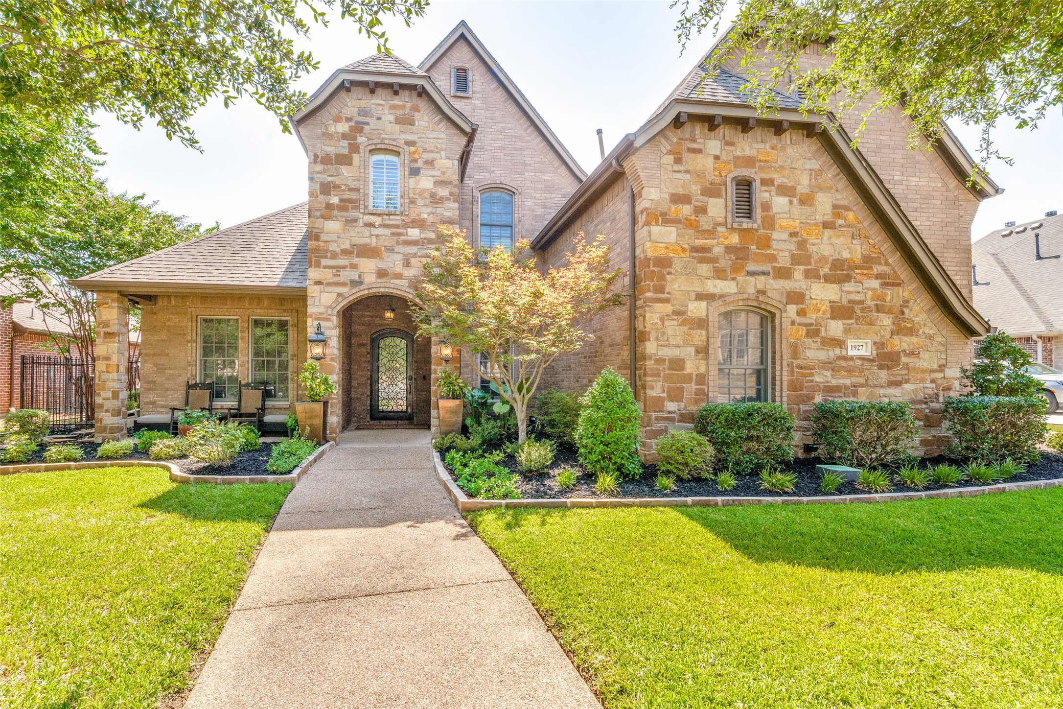 1927 Royal Crest Drive