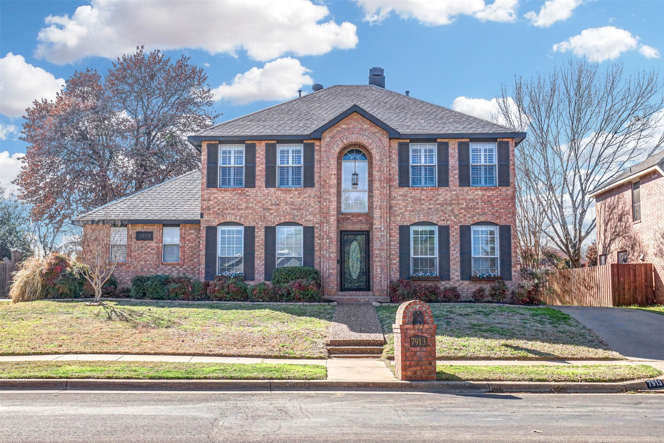 7913 Arlie Lane