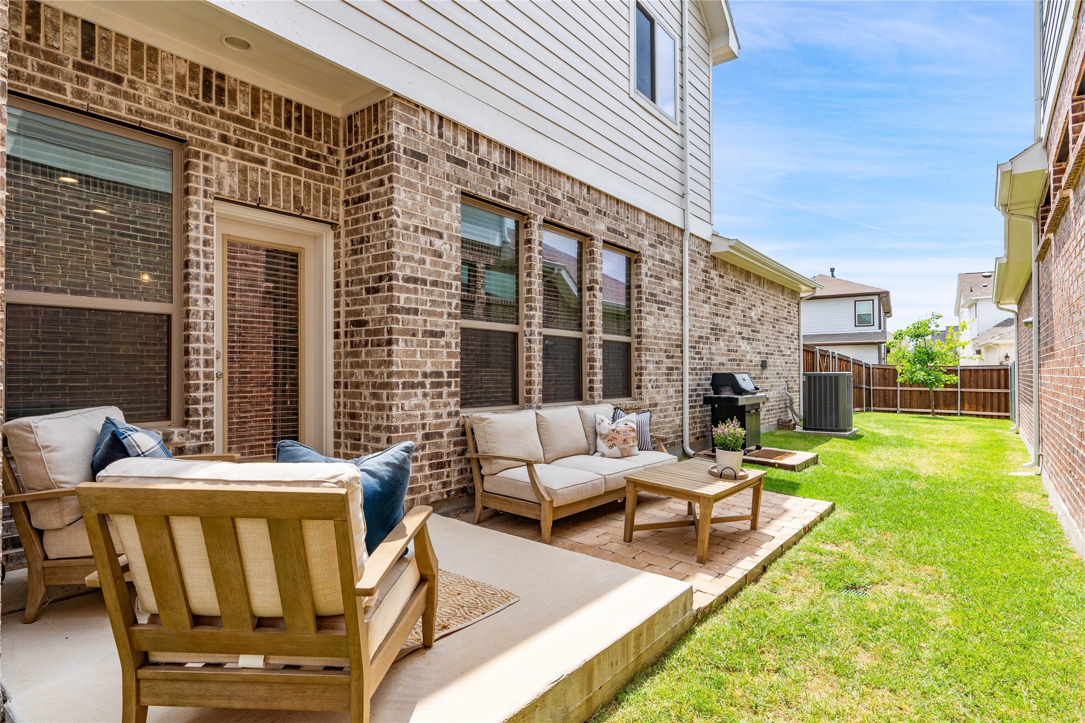 1816 Roundtree Circle W