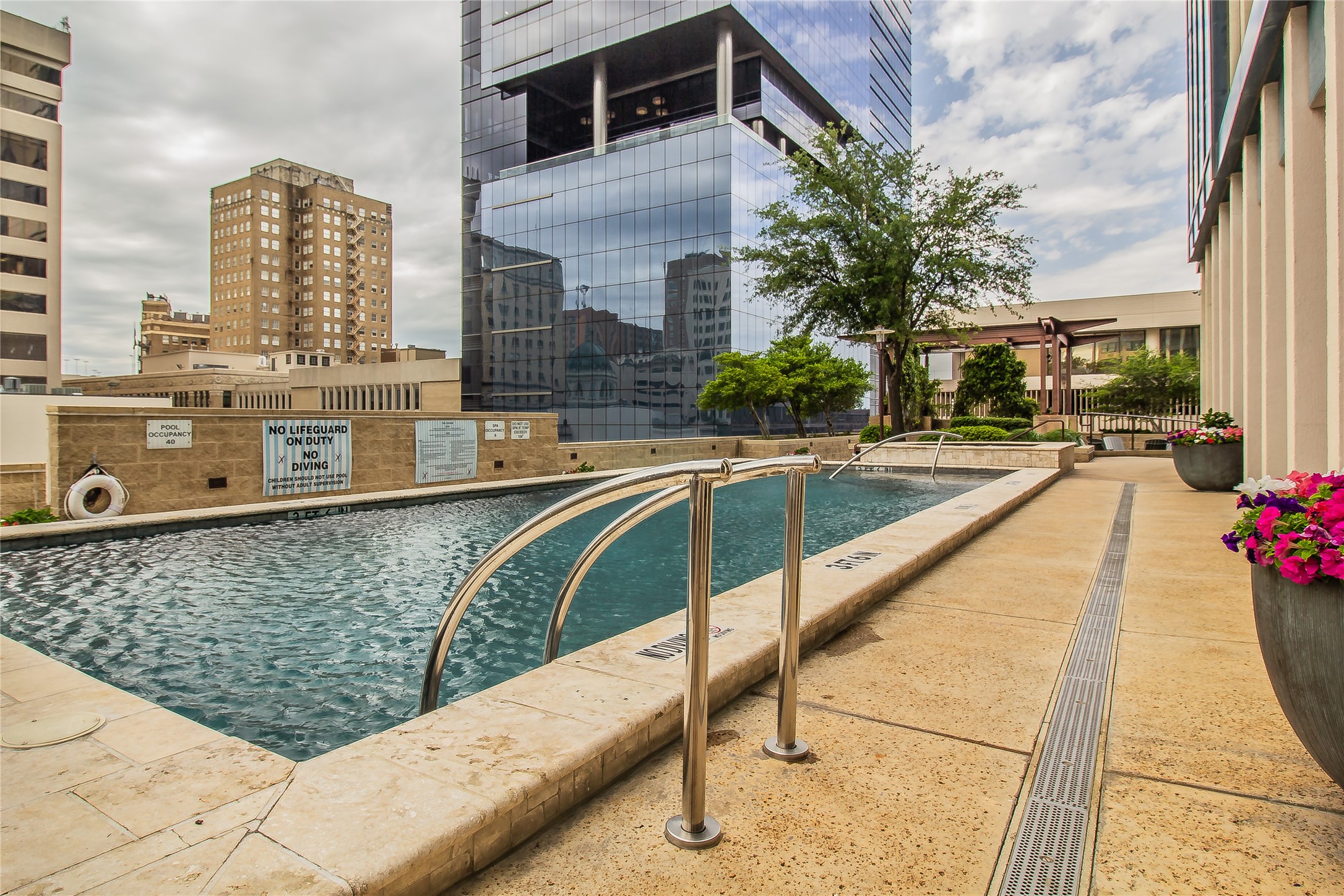 500 Throckmorton Street 3301