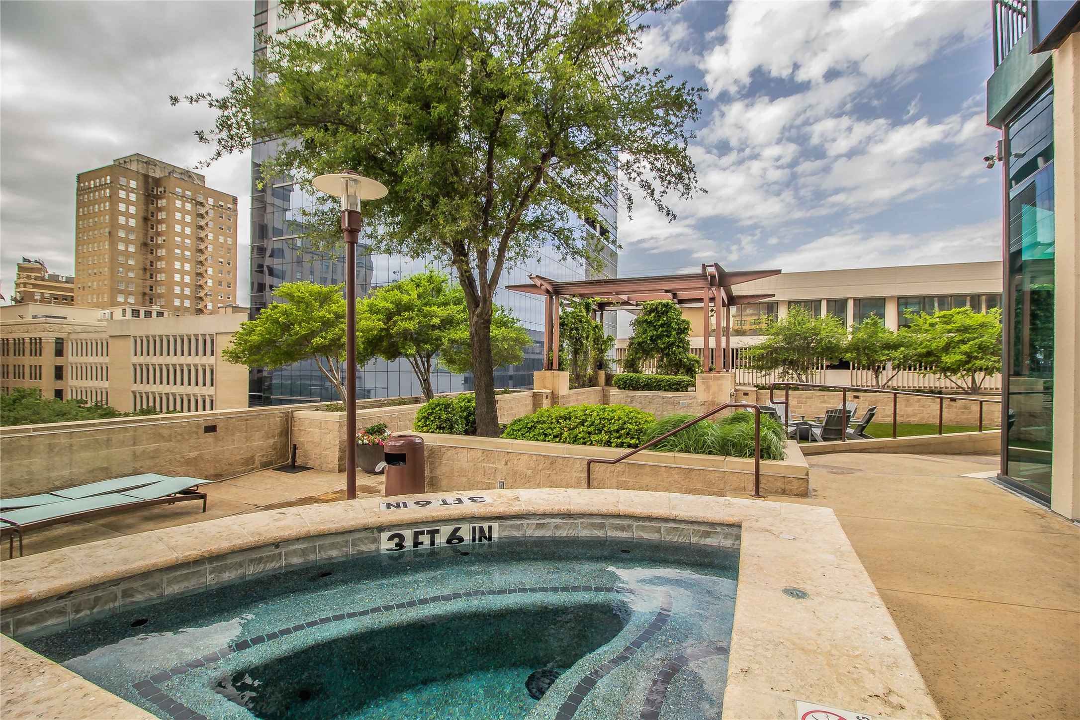 500 Throckmorton Street 3301
