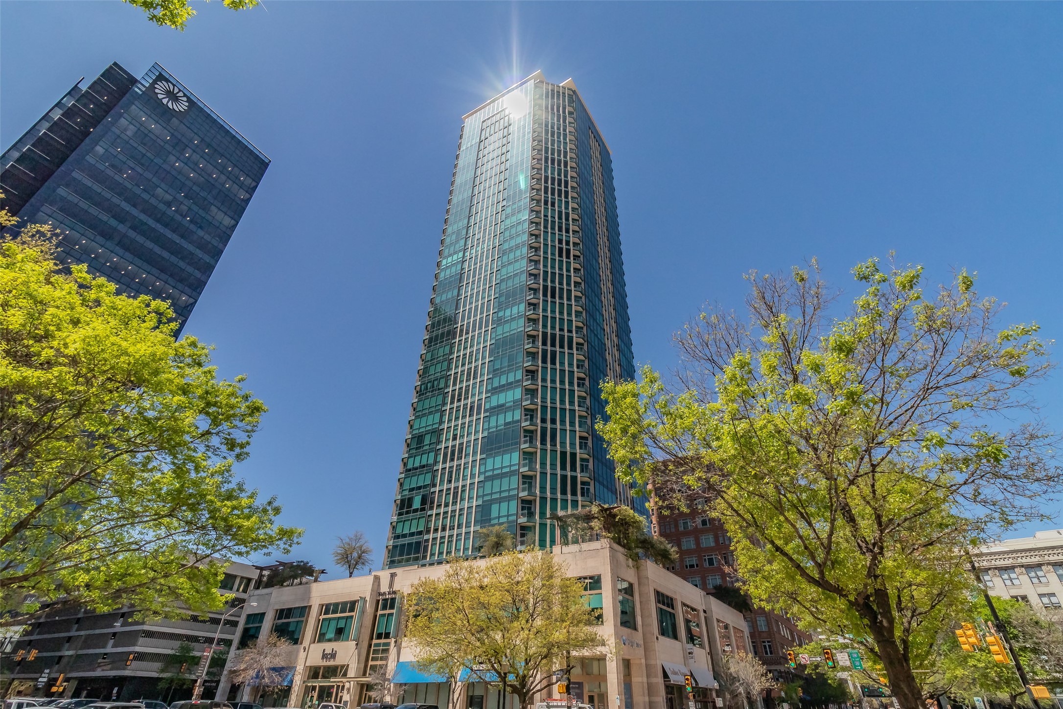 500 Throckmorton Street 3301