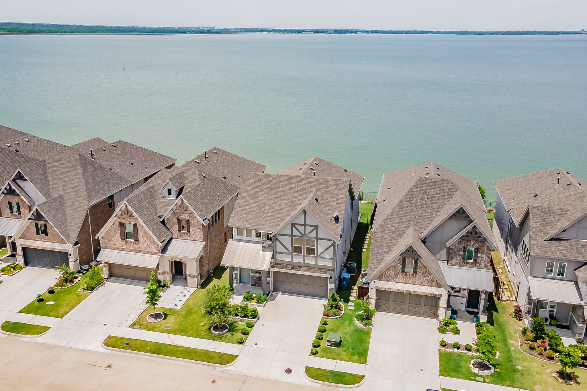 18132 Lakefront Court