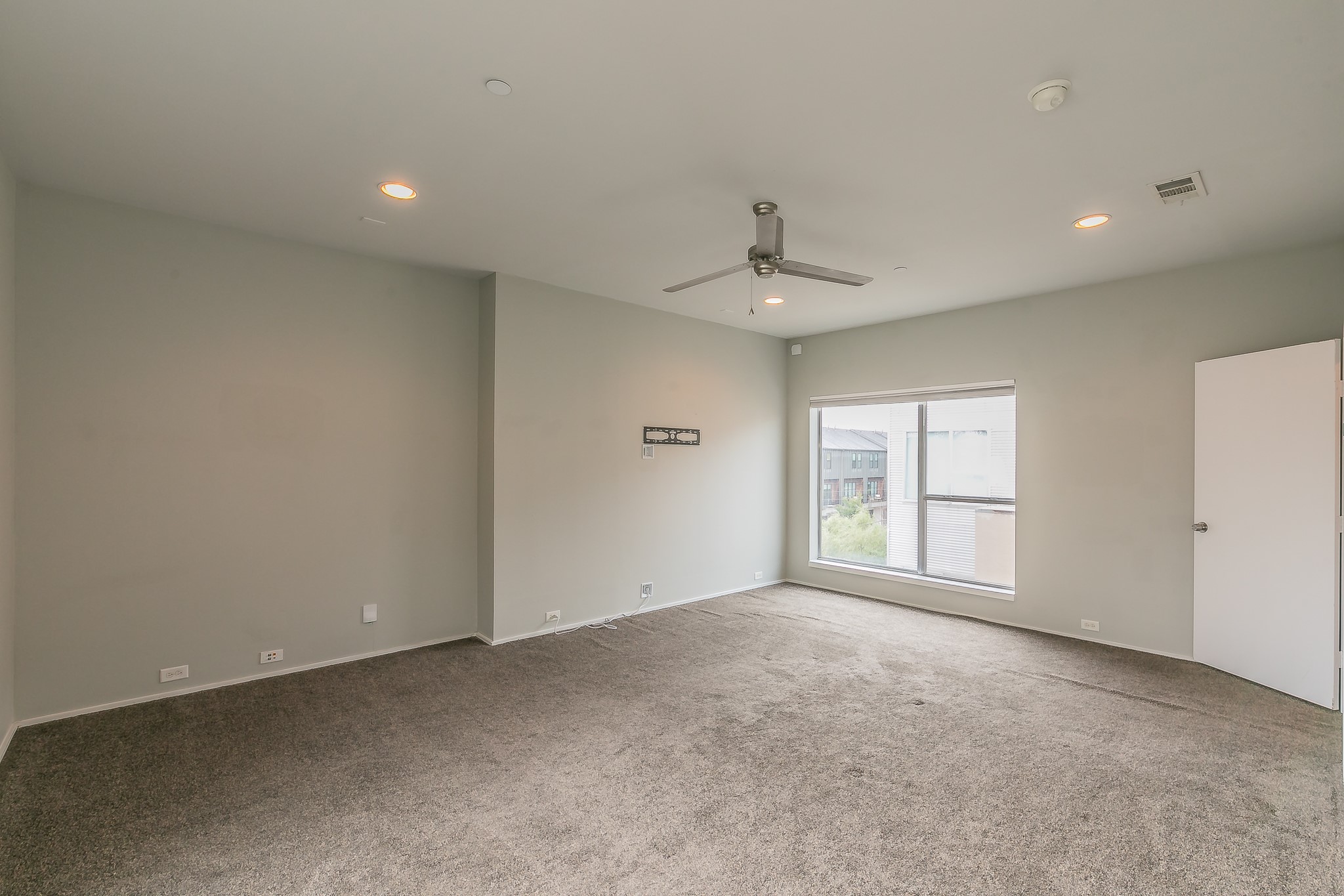 5205 Capitol Avenue 6
