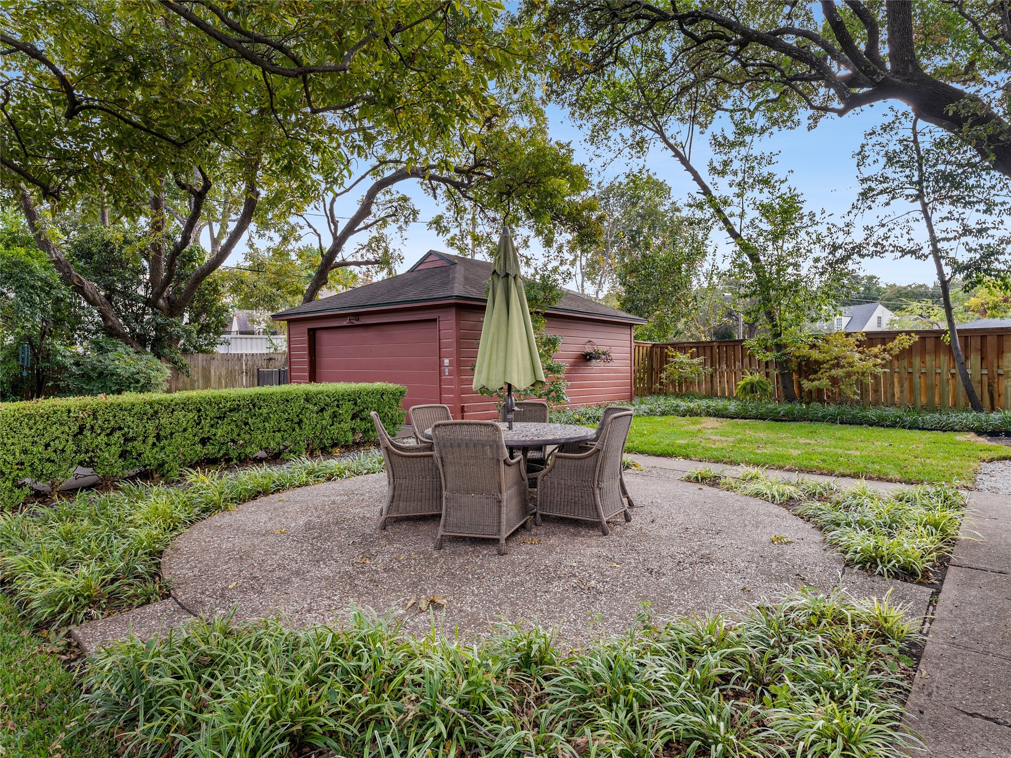 7106 Meadow Lake Avenue