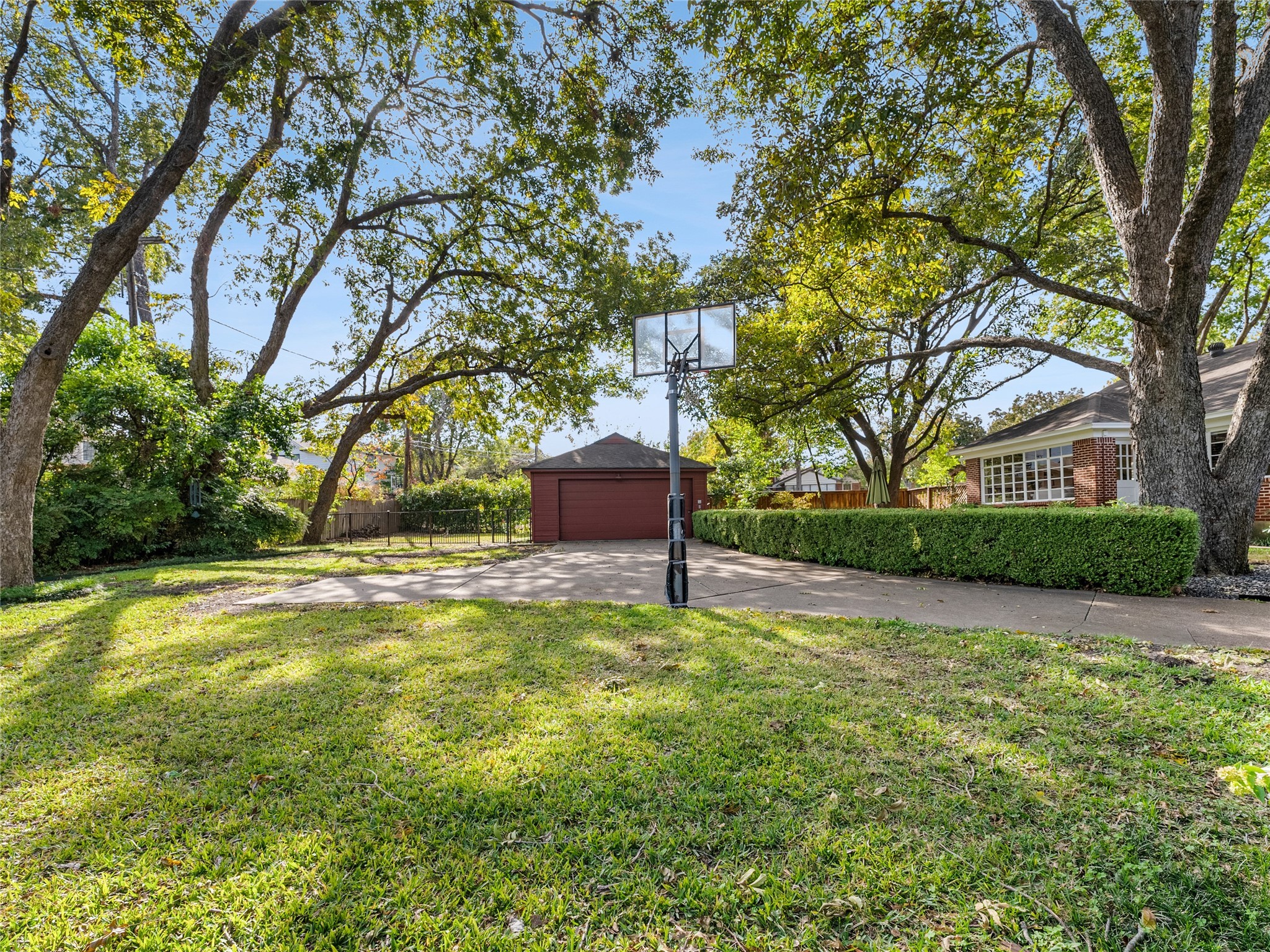 7106 Meadow Lake Avenue