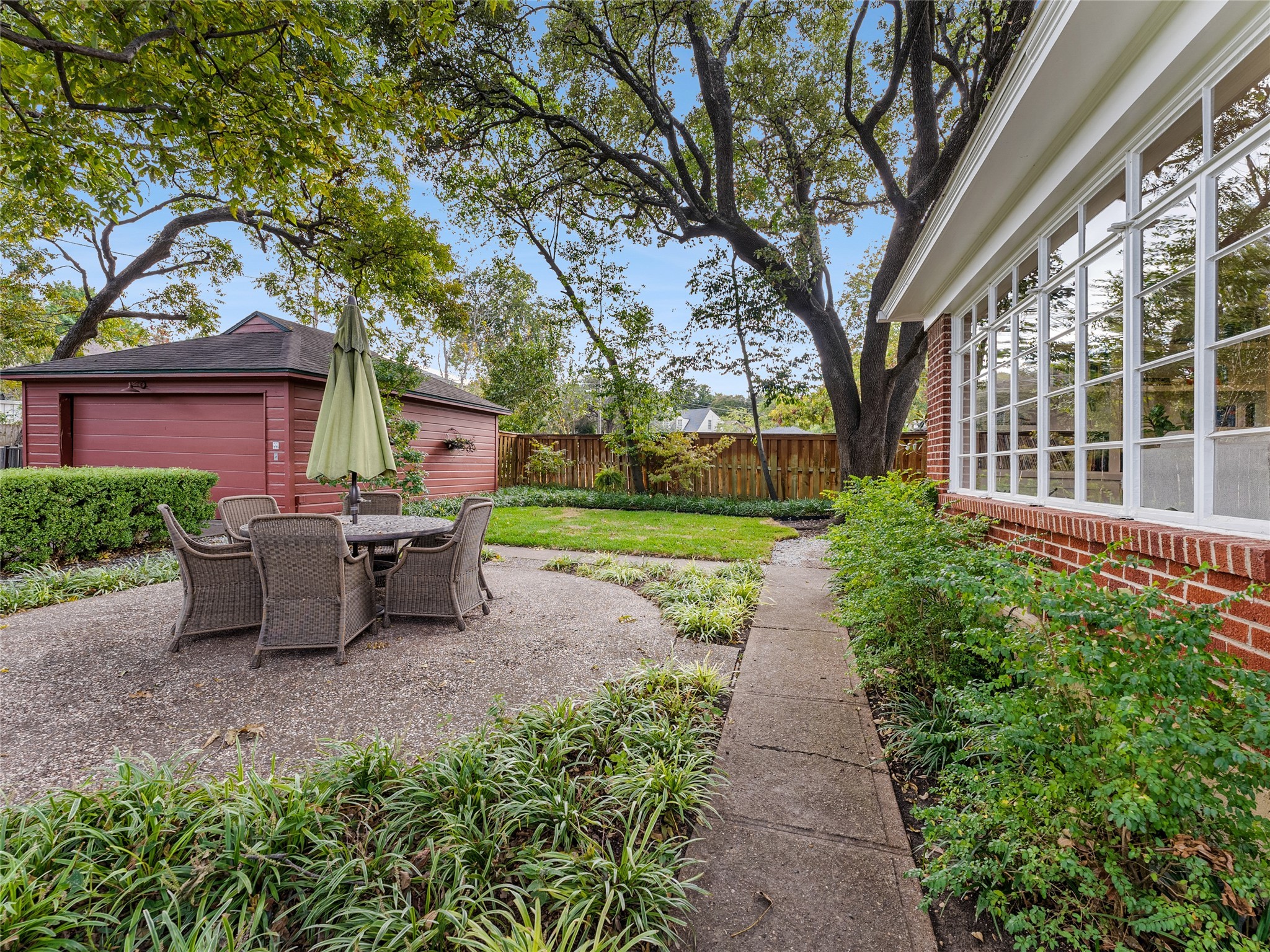 7106 Meadow Lake Avenue