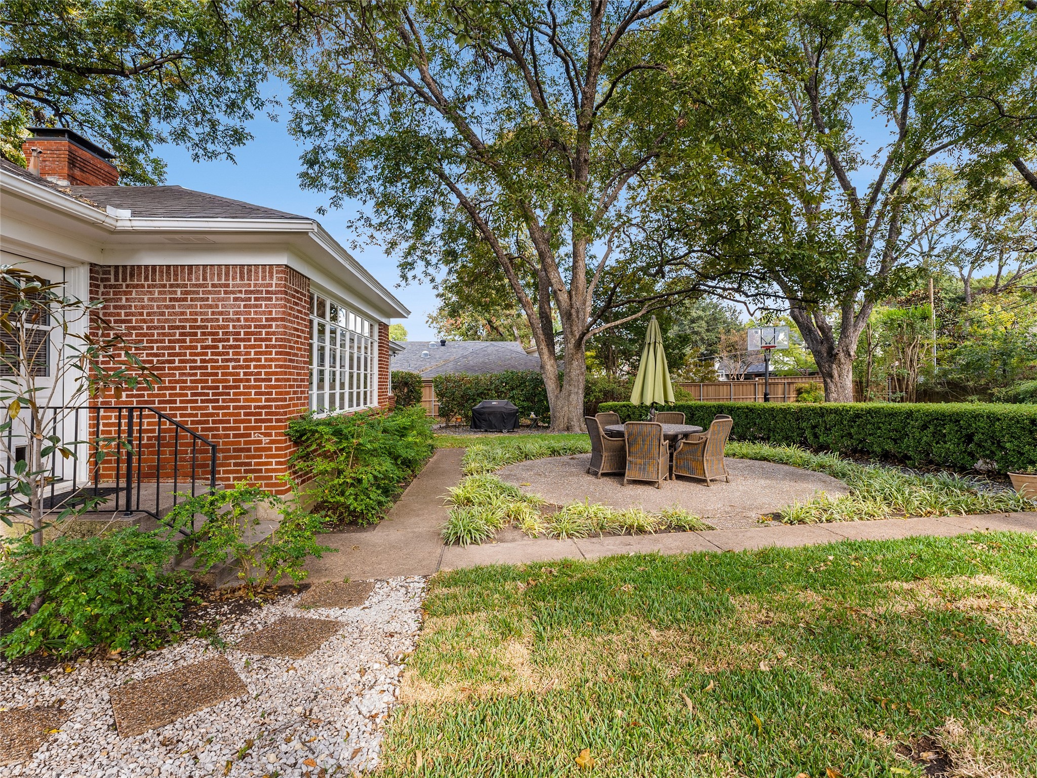 7106 Meadow Lake Avenue