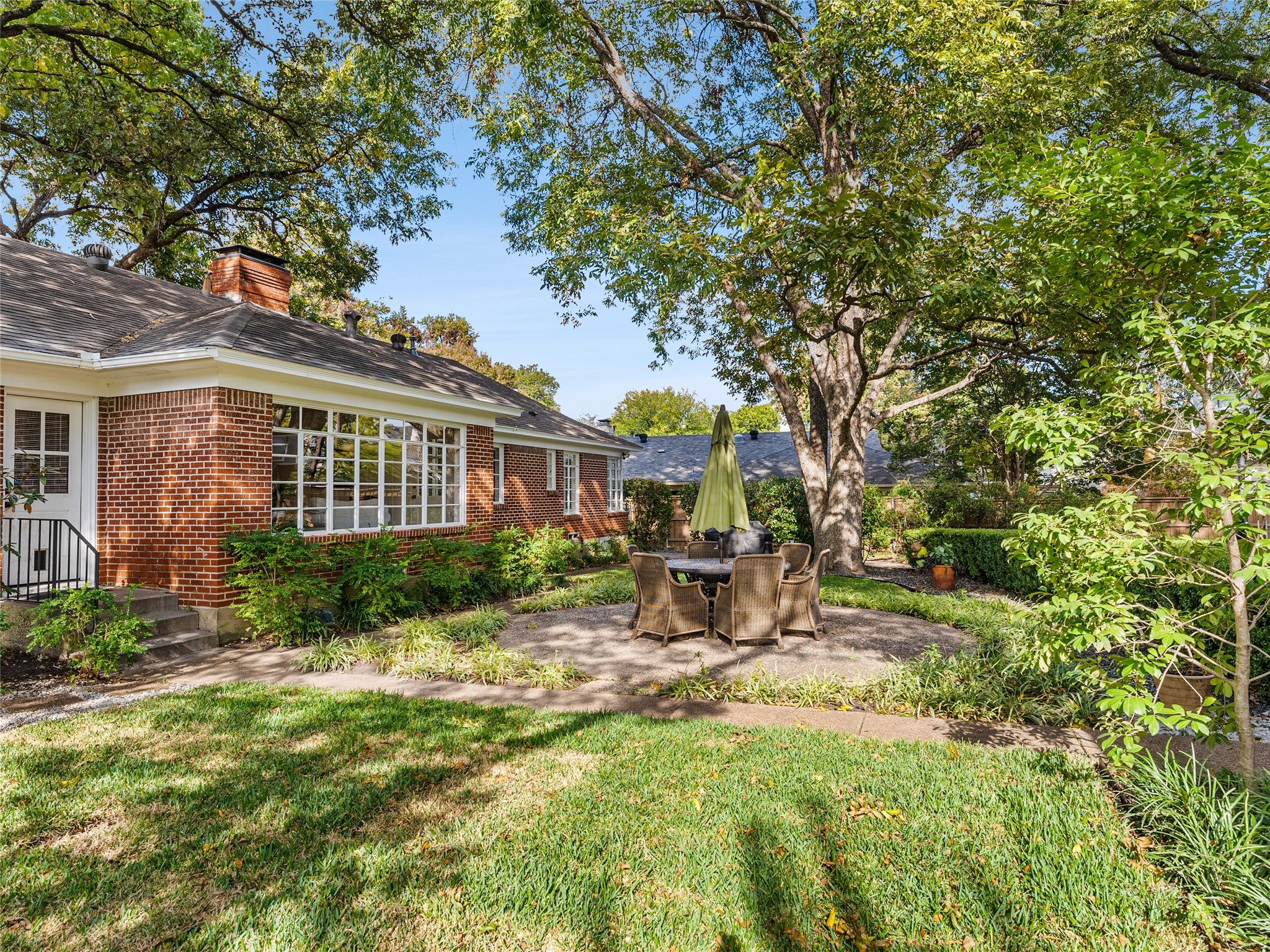 7106 Meadow Lake Avenue