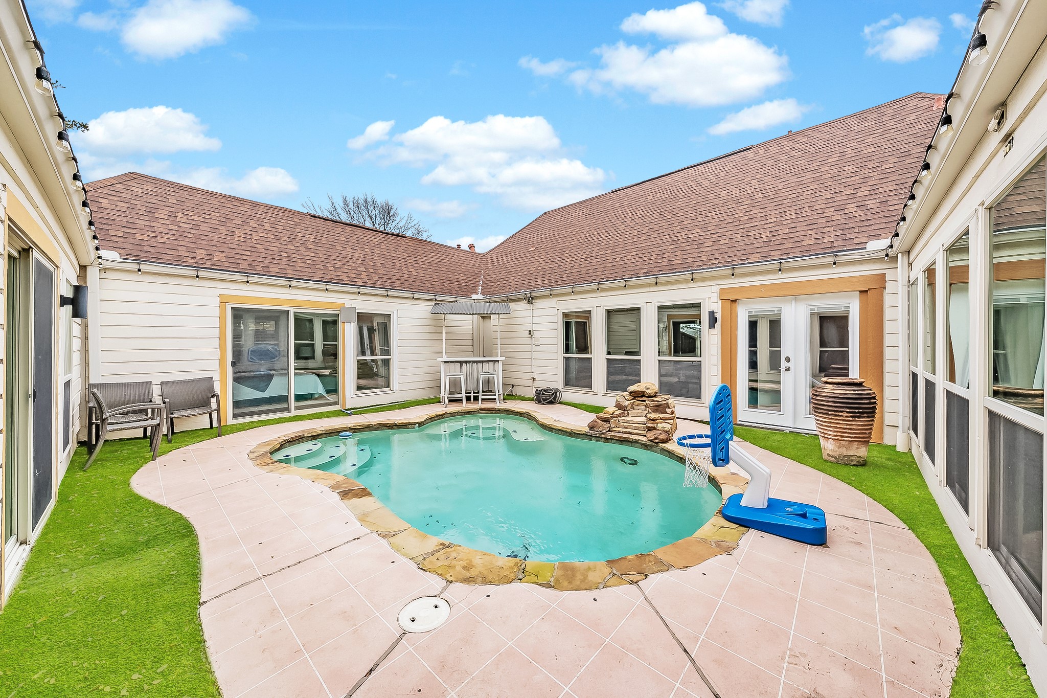 3004 Sheraton Drive