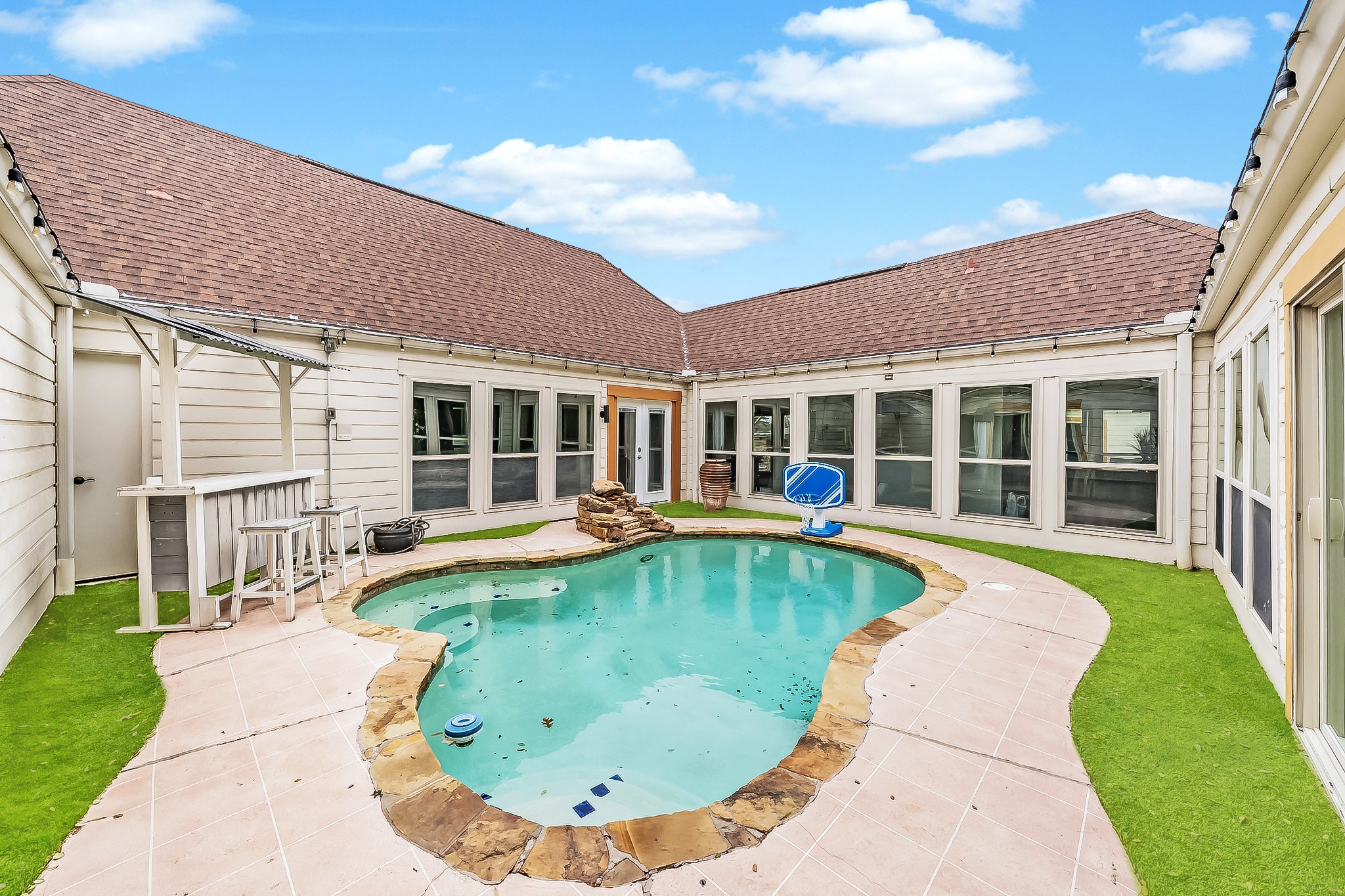 3004 Sheraton Drive