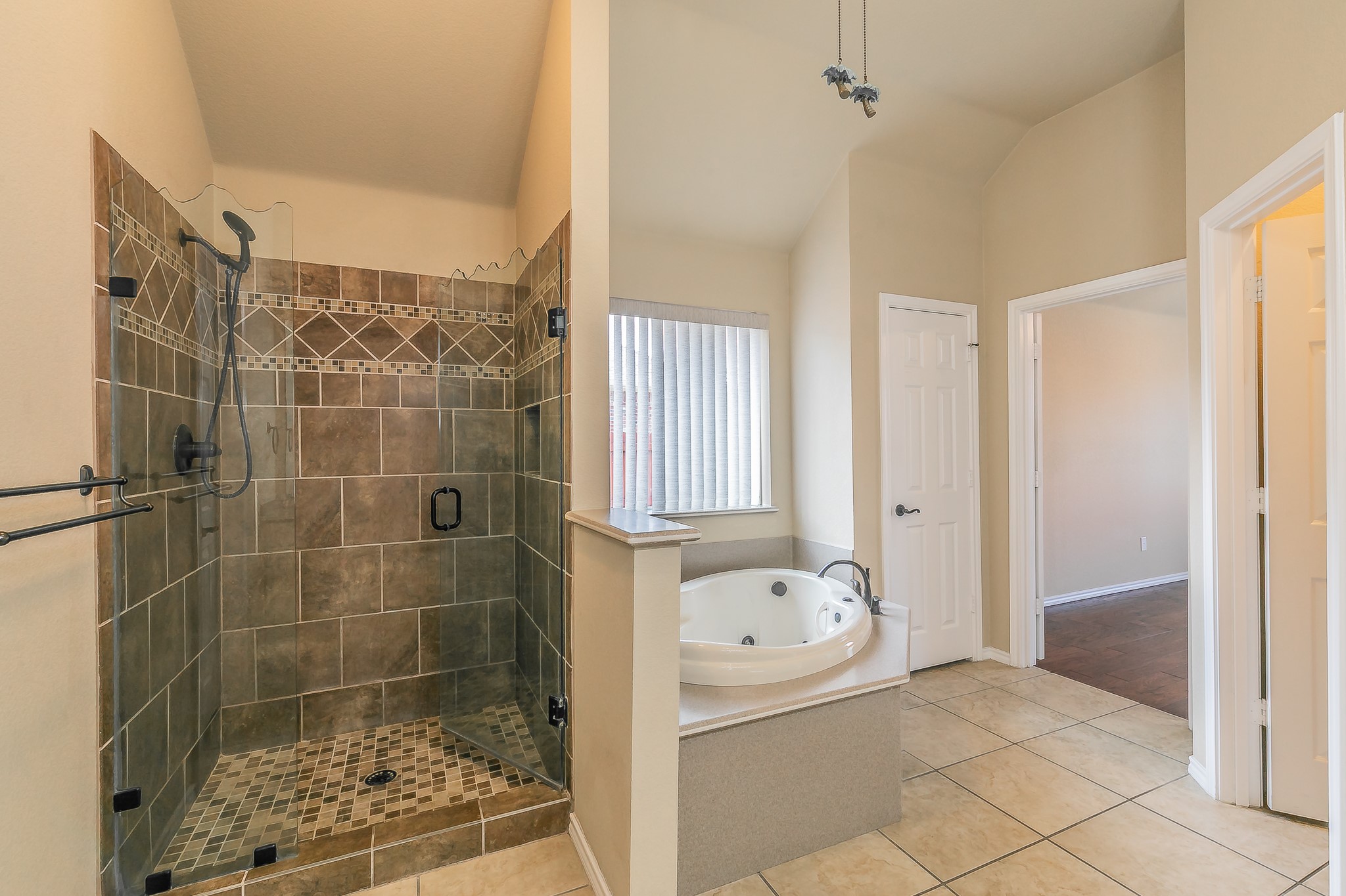 5504 La Bandera Trail