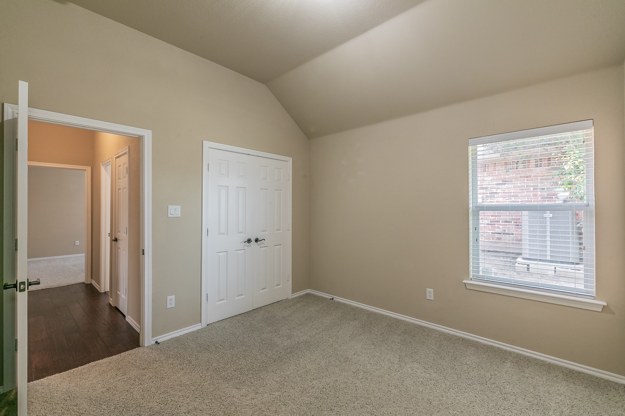 5504 La Bandera Trail