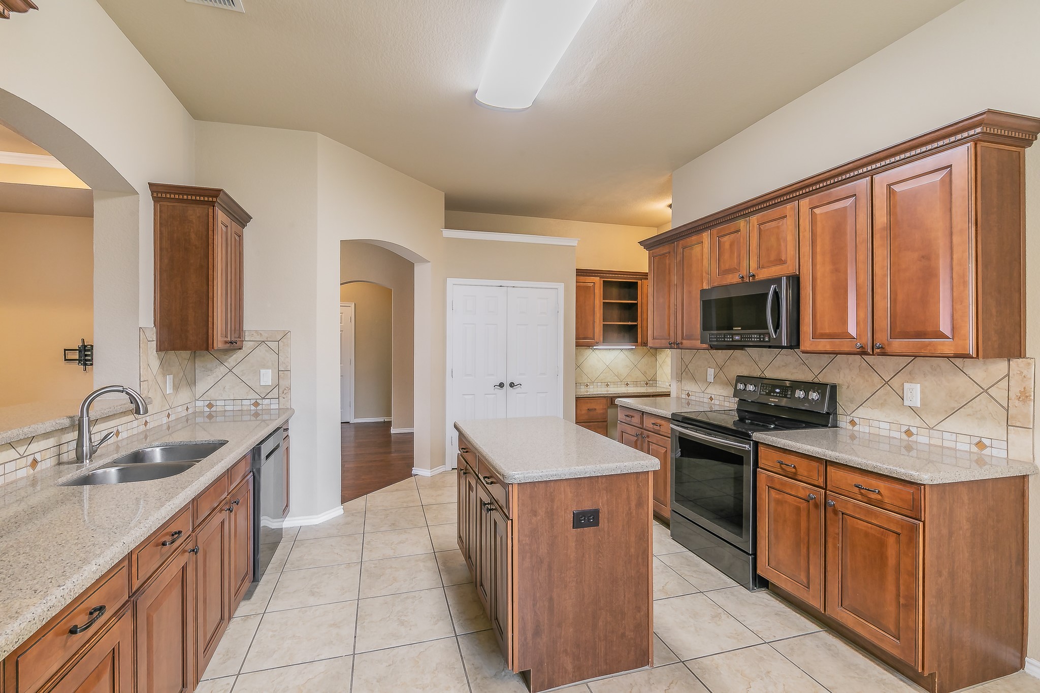 5504 La Bandera Trail