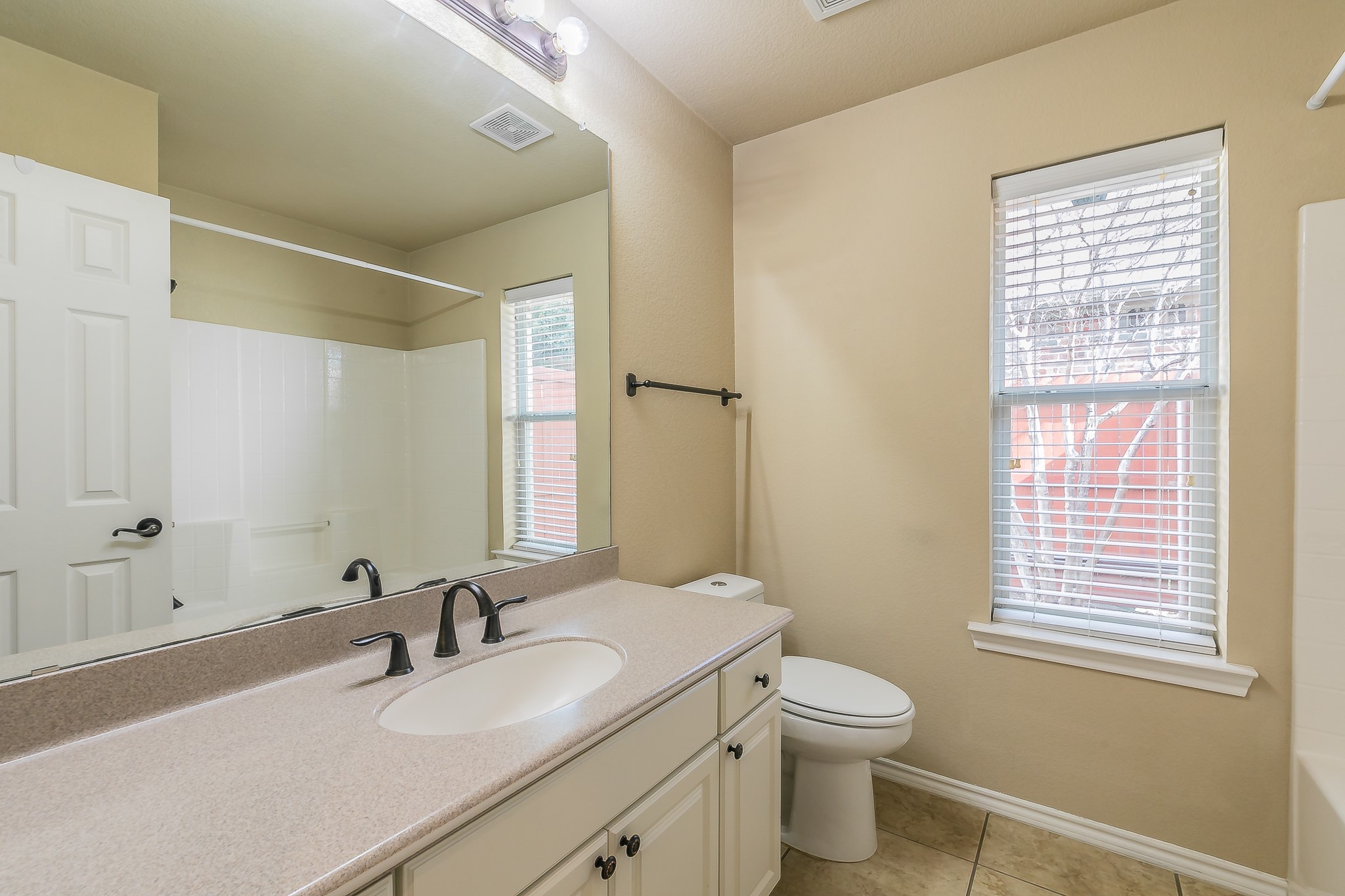5504 La Bandera Trail