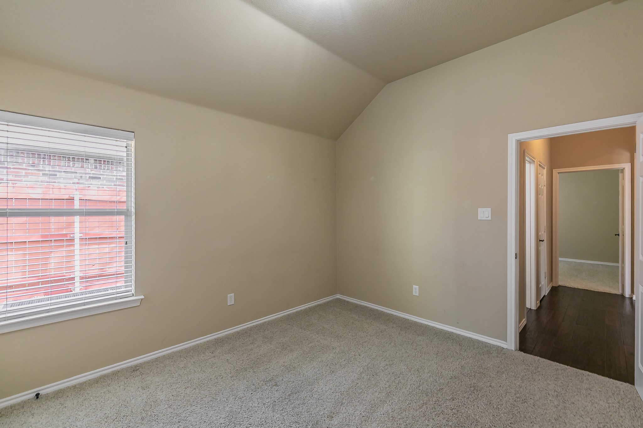 5504 La Bandera Trail