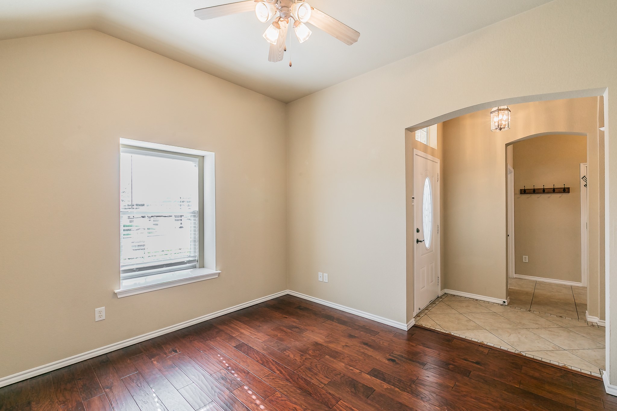 5504 La Bandera Trail