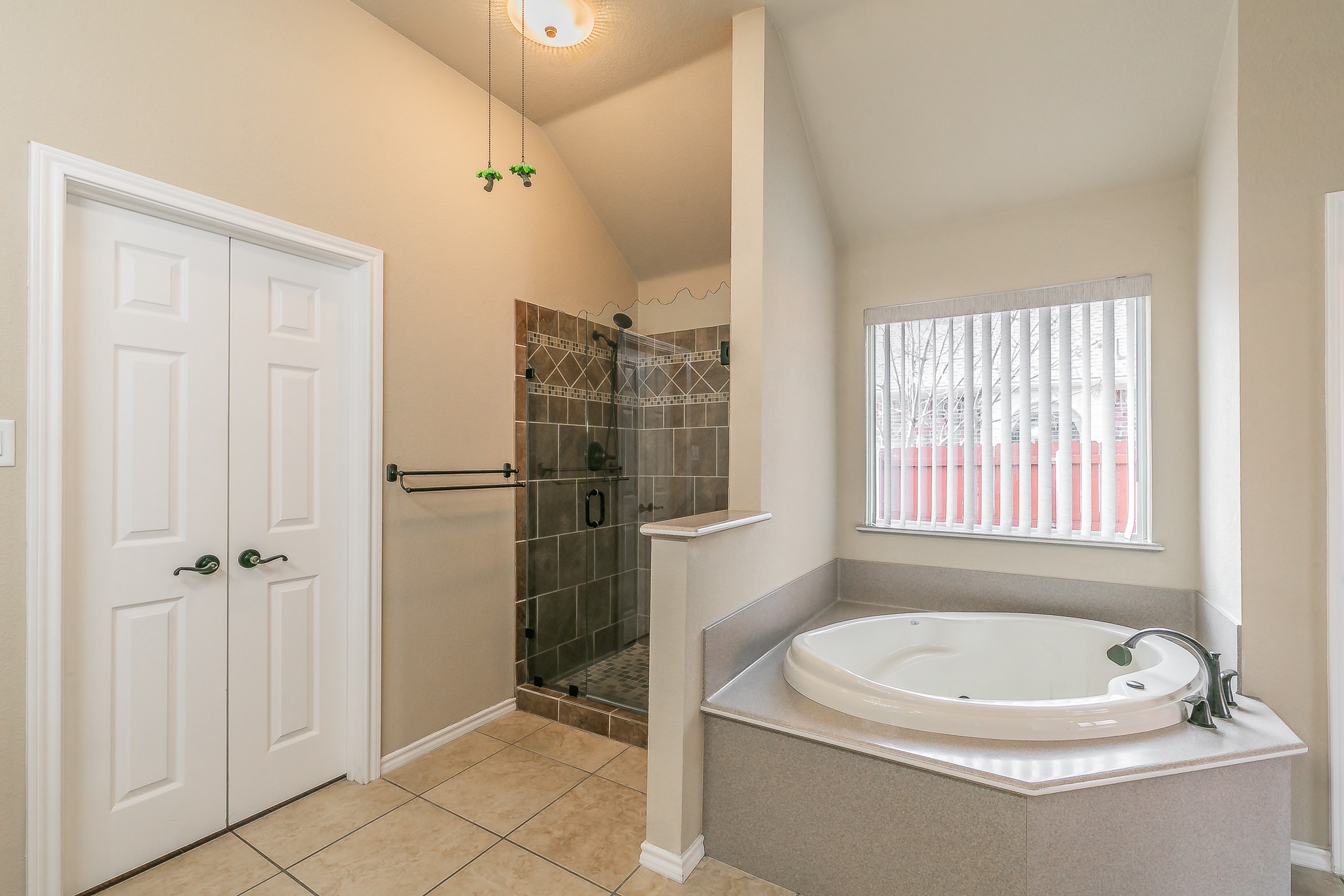 5504 La Bandera Trail