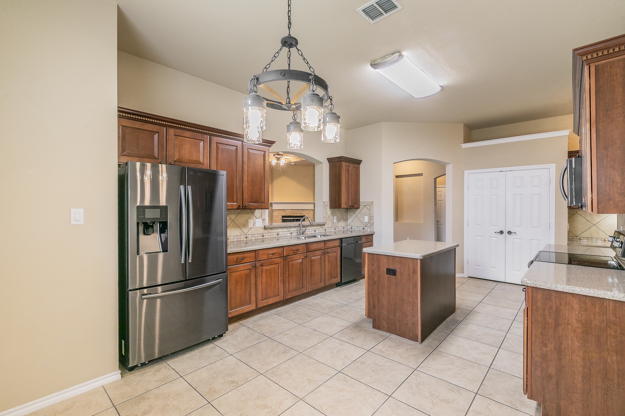 5504 La Bandera Trail