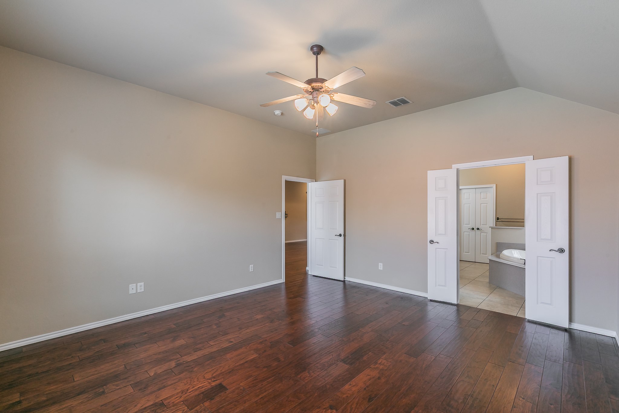 5504 La Bandera Trail