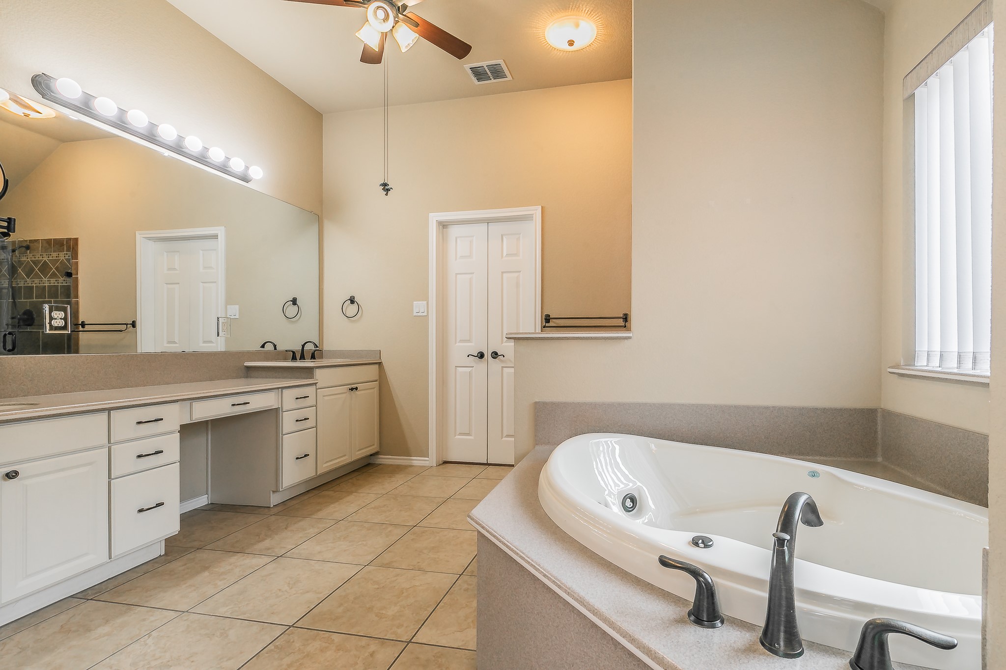 5504 La Bandera Trail