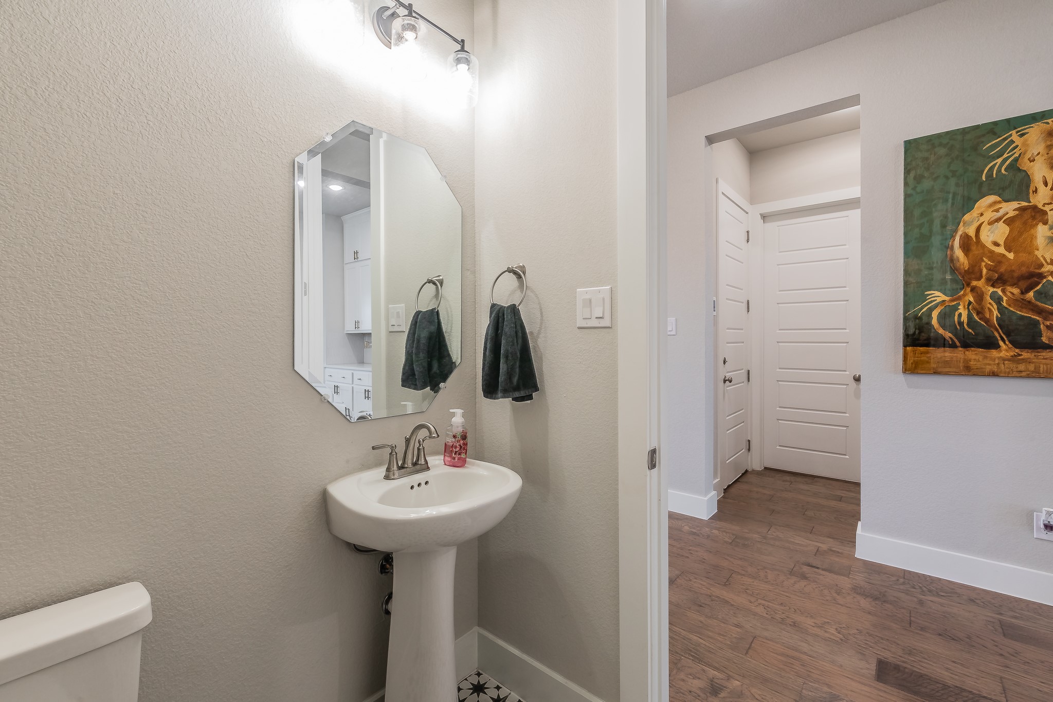 1933 Roundtree Circle W