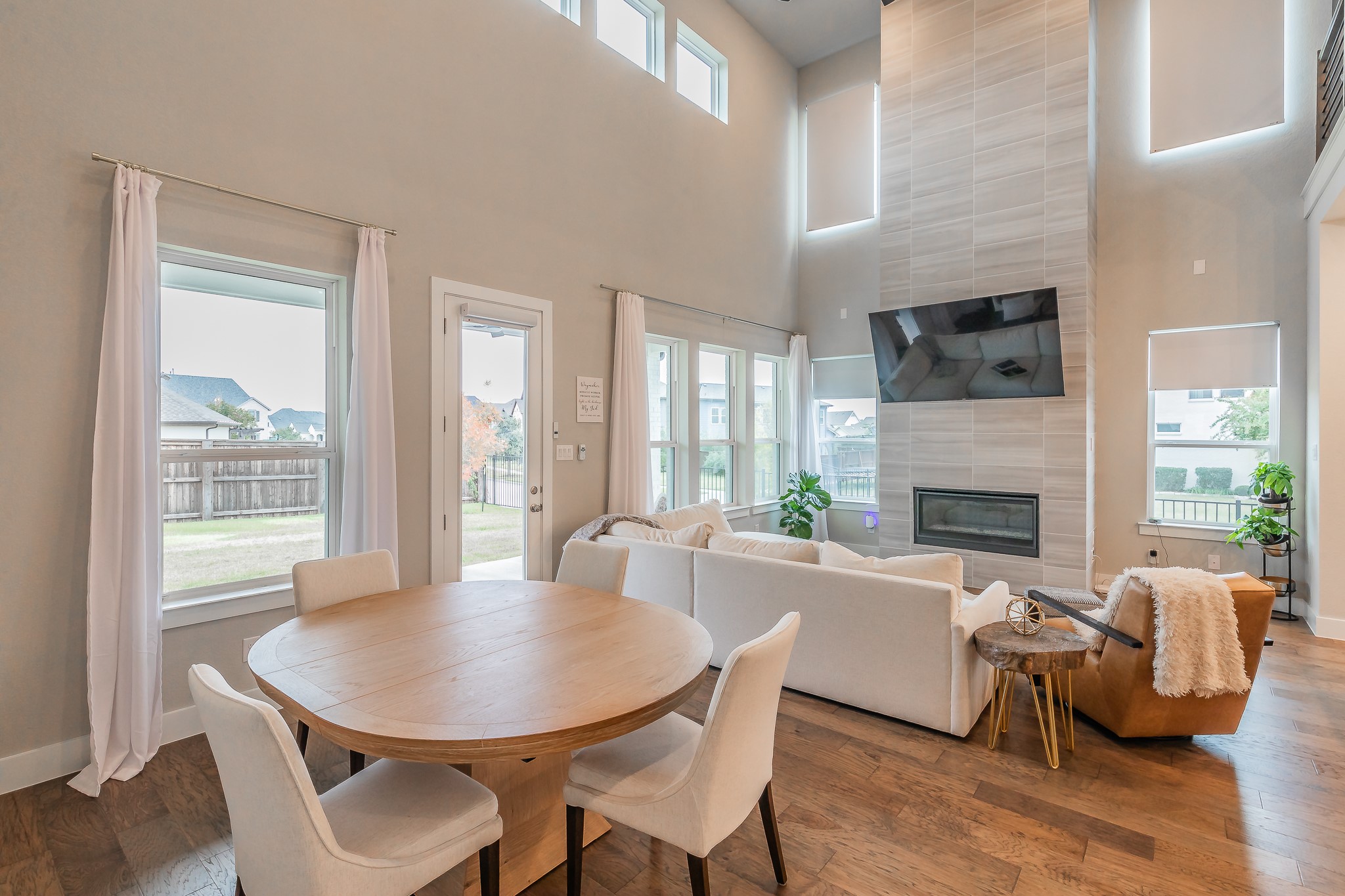 1933 Roundtree Circle W