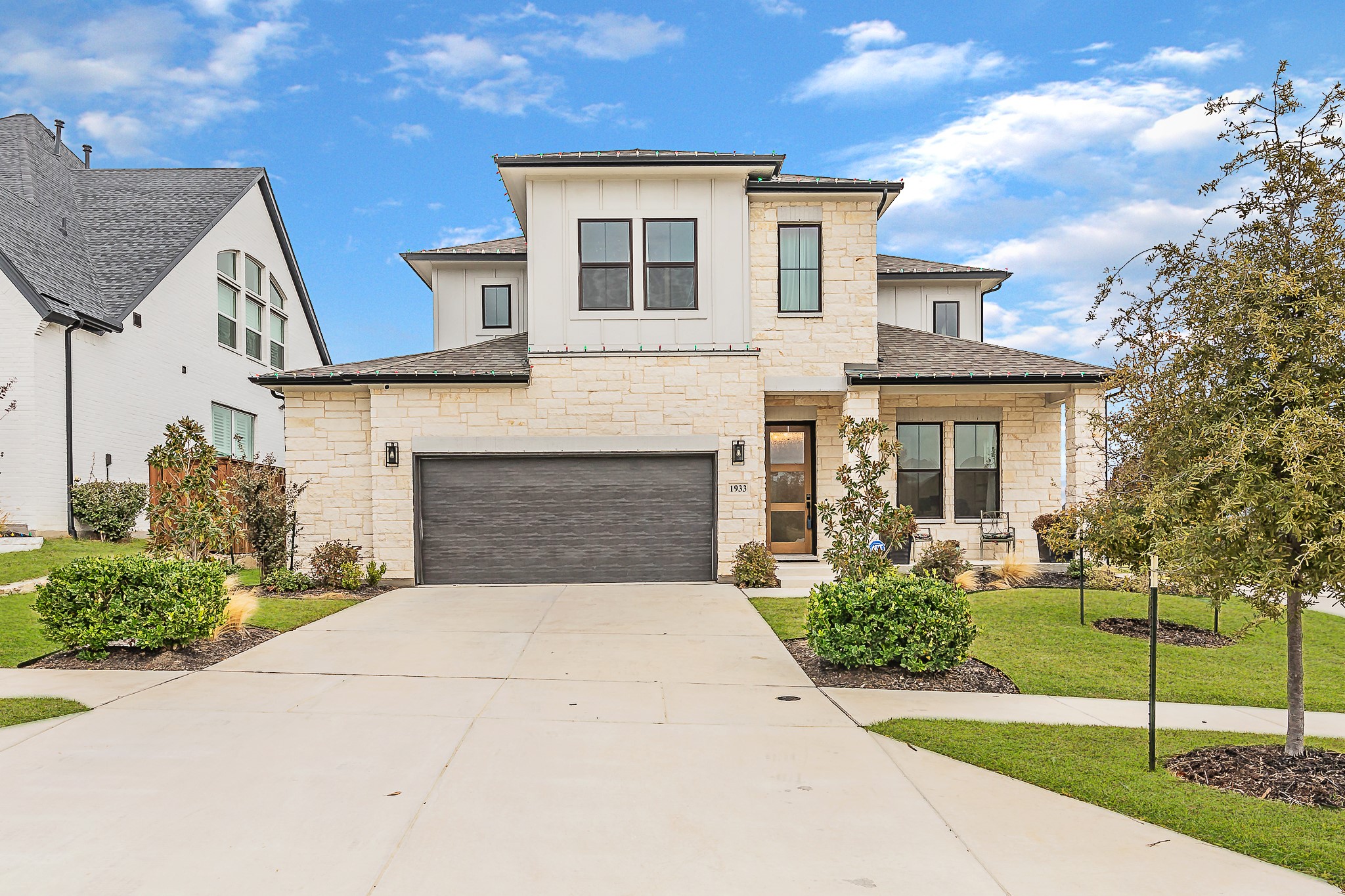 1933 Roundtree Circle W