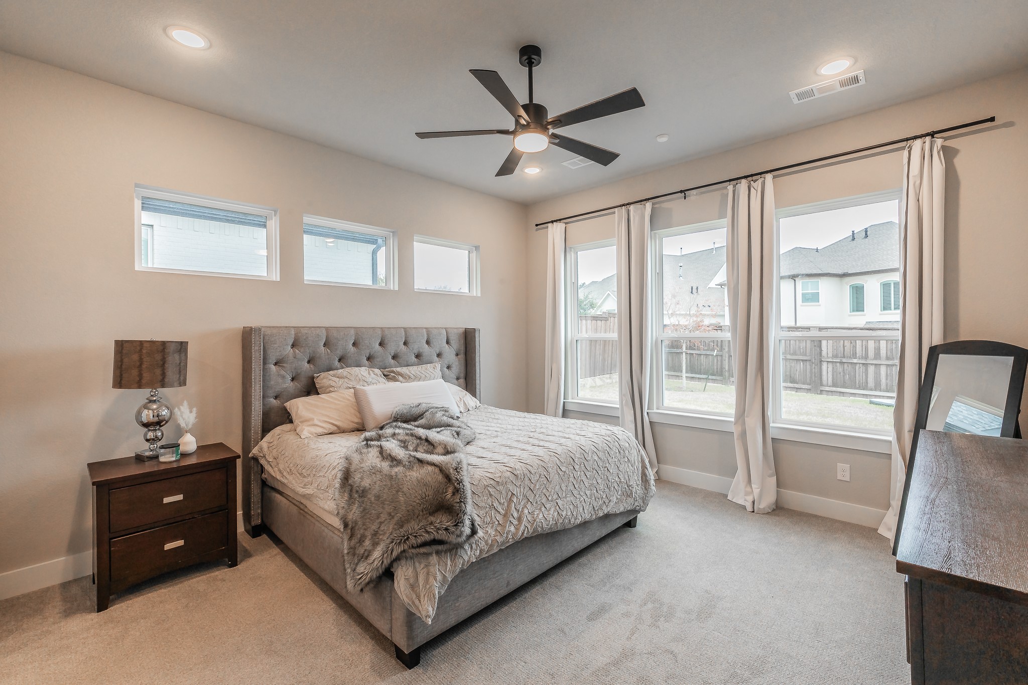 1933 Roundtree Circle W