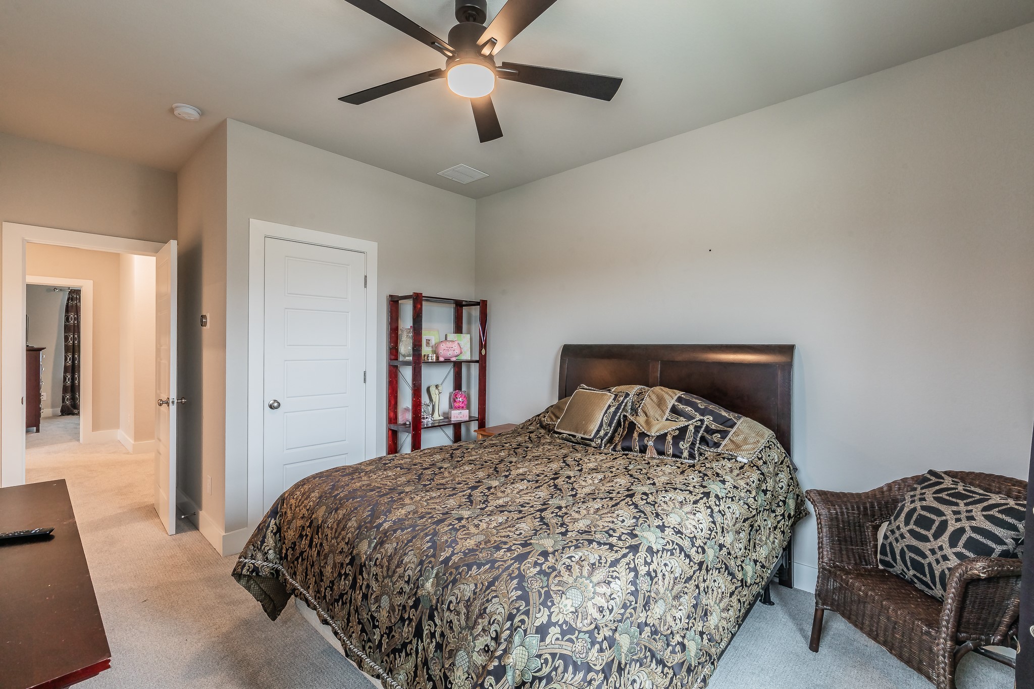 1933 Roundtree Circle W