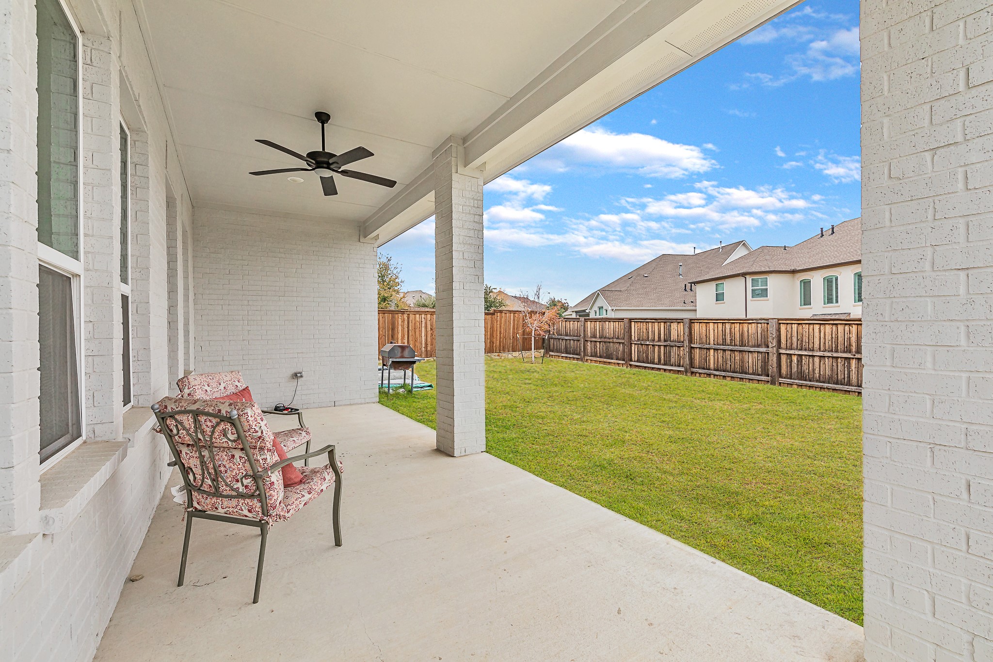 1933 Roundtree Circle W