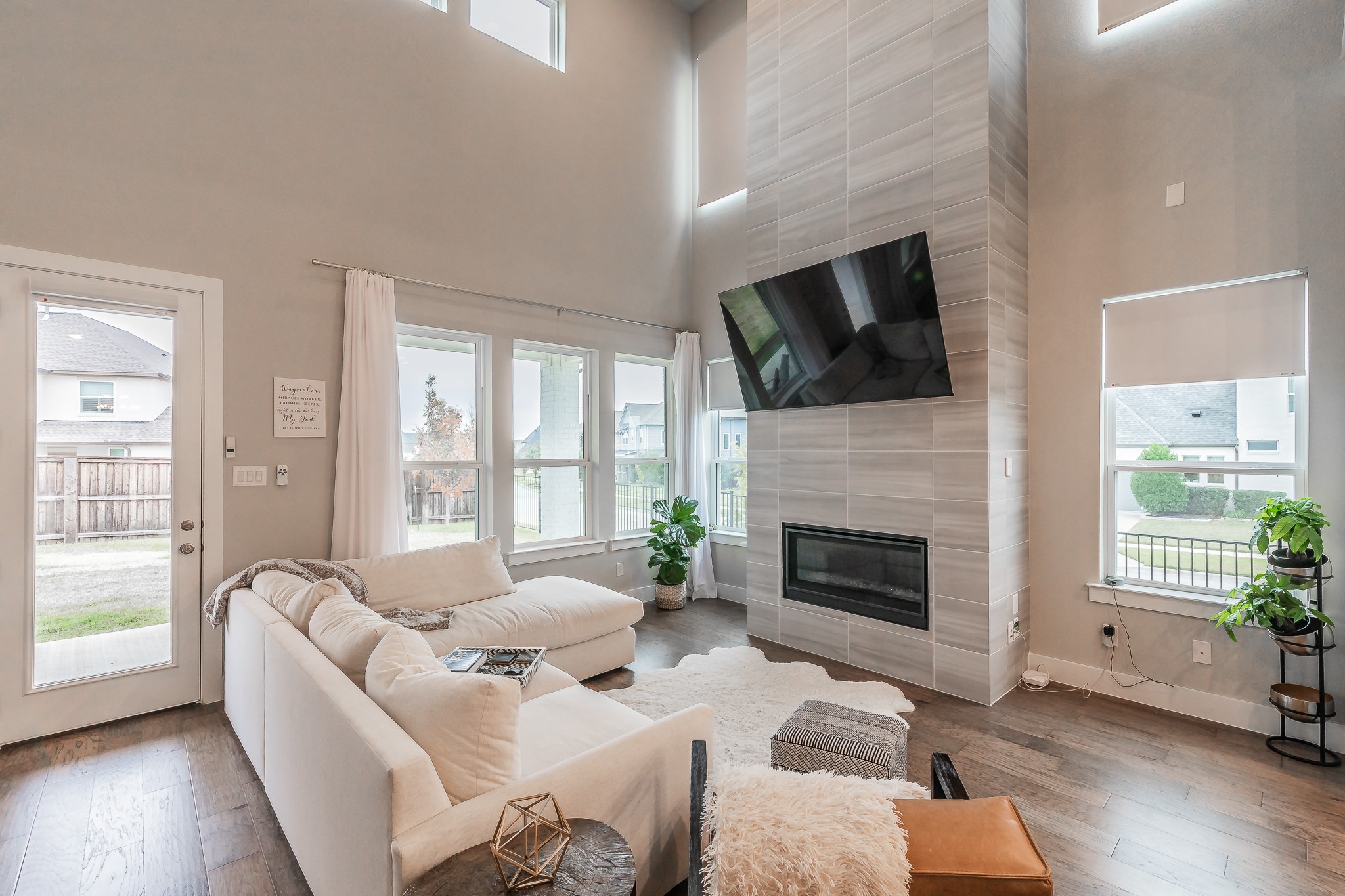 1933 Roundtree Circle W