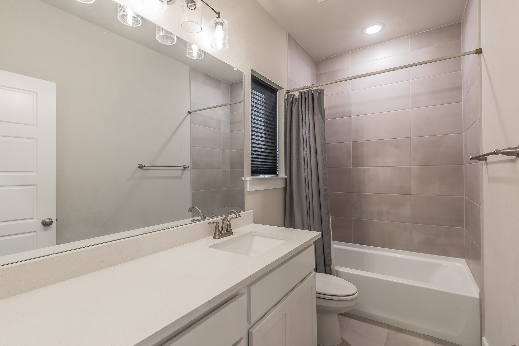 1933 Roundtree Circle W