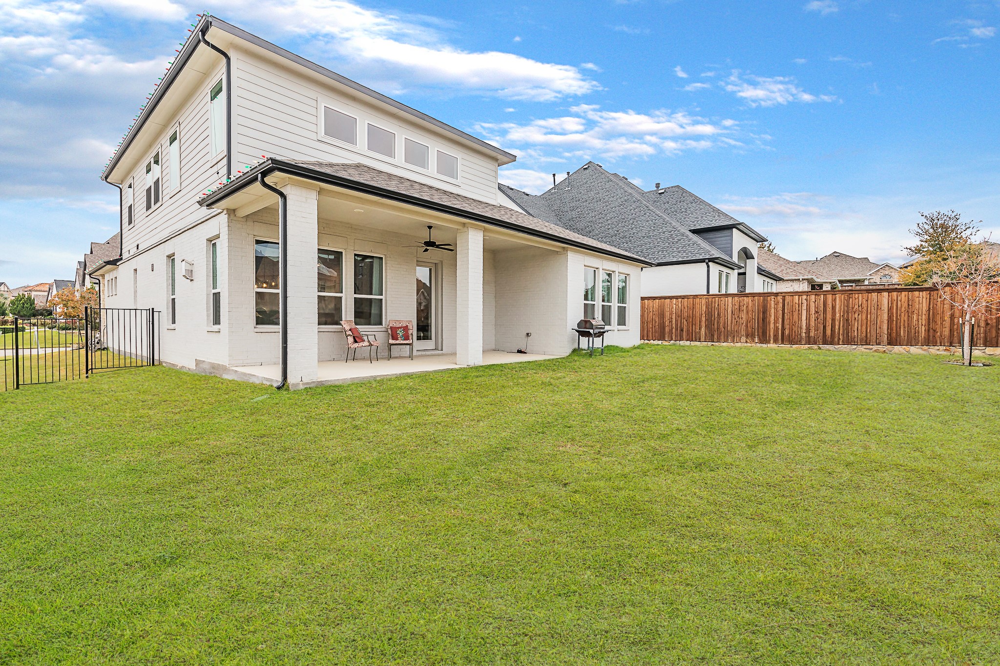 1933 Roundtree Circle W