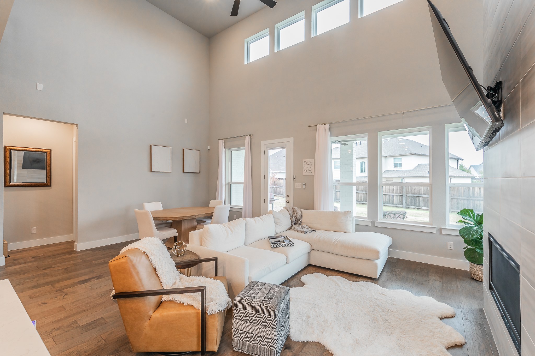 1933 Roundtree Circle W