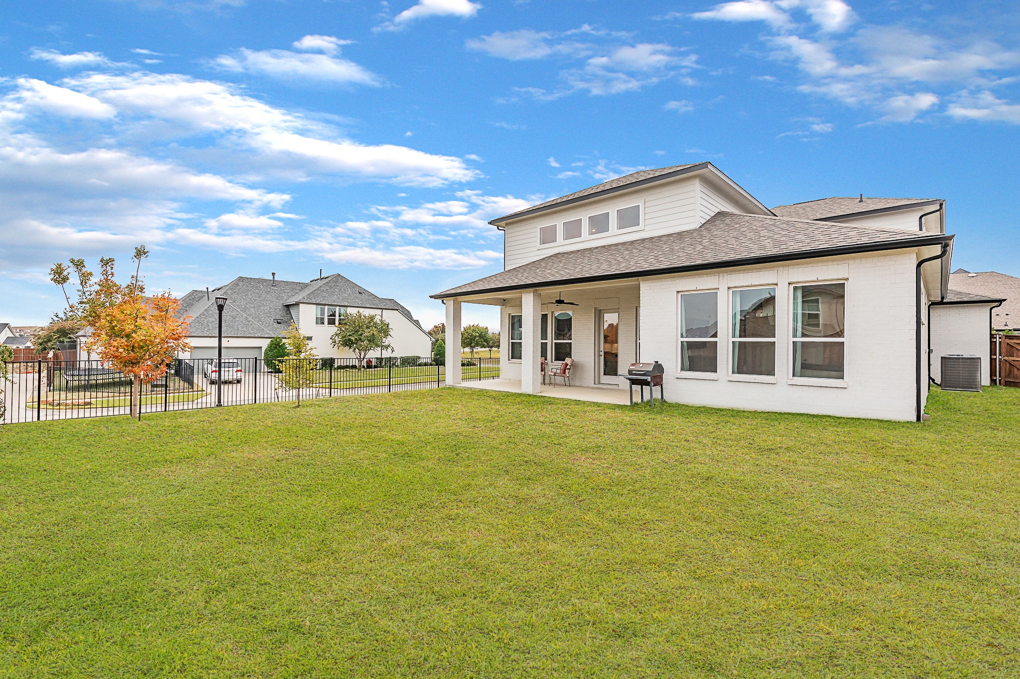 1933 Roundtree Circle W