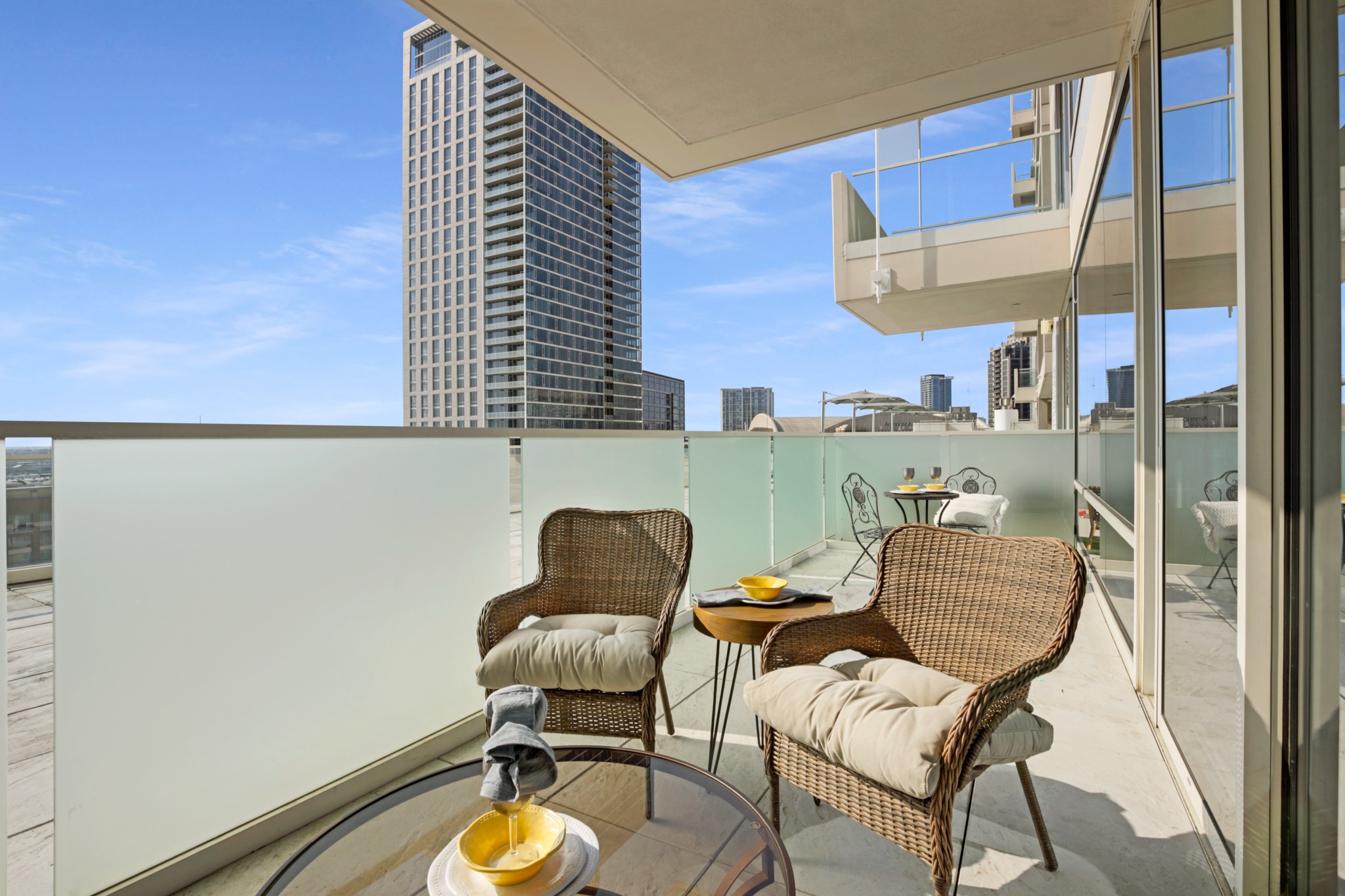 2408 Victory Park Lane 732