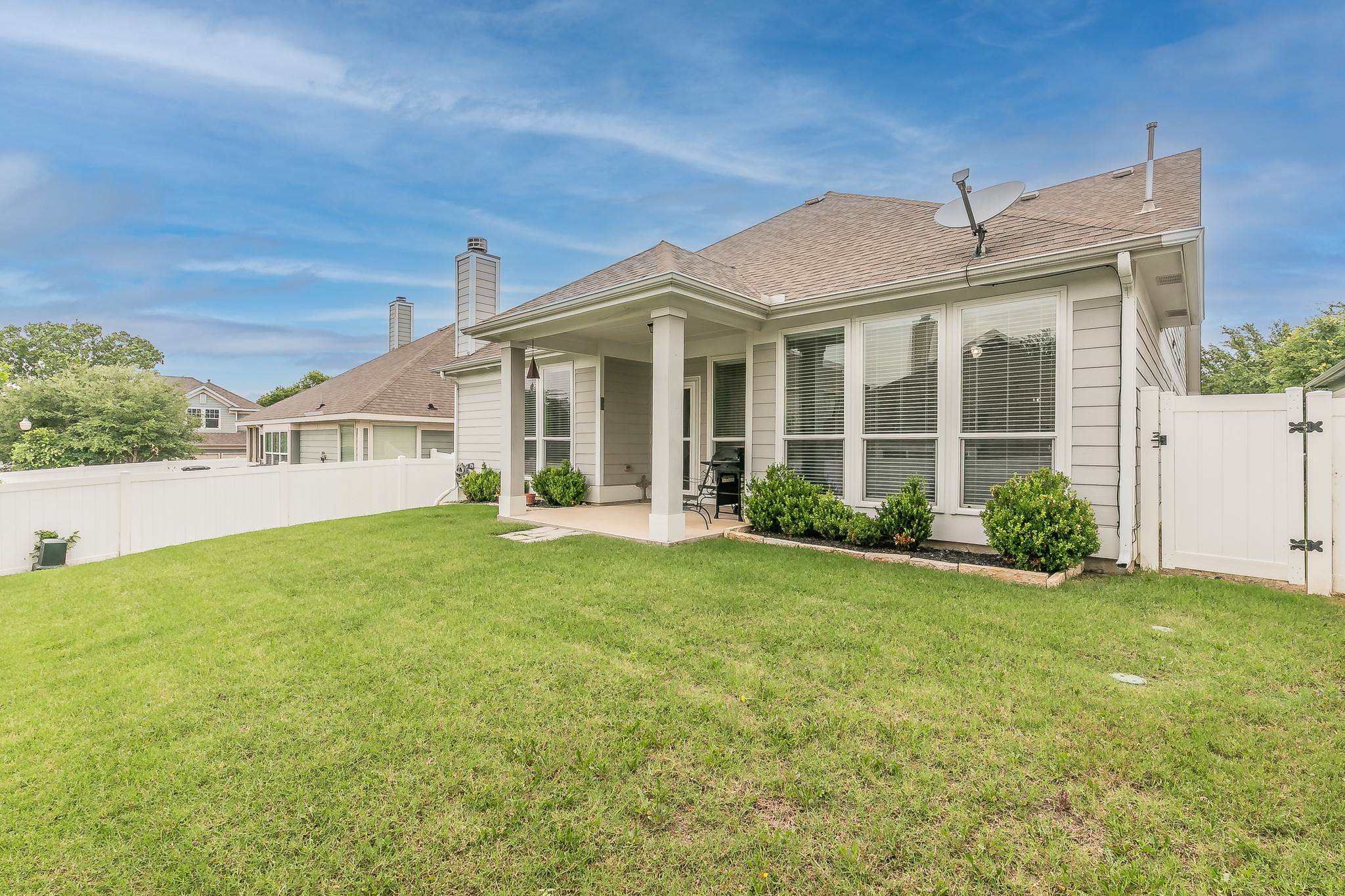 5004 Holliday Drive