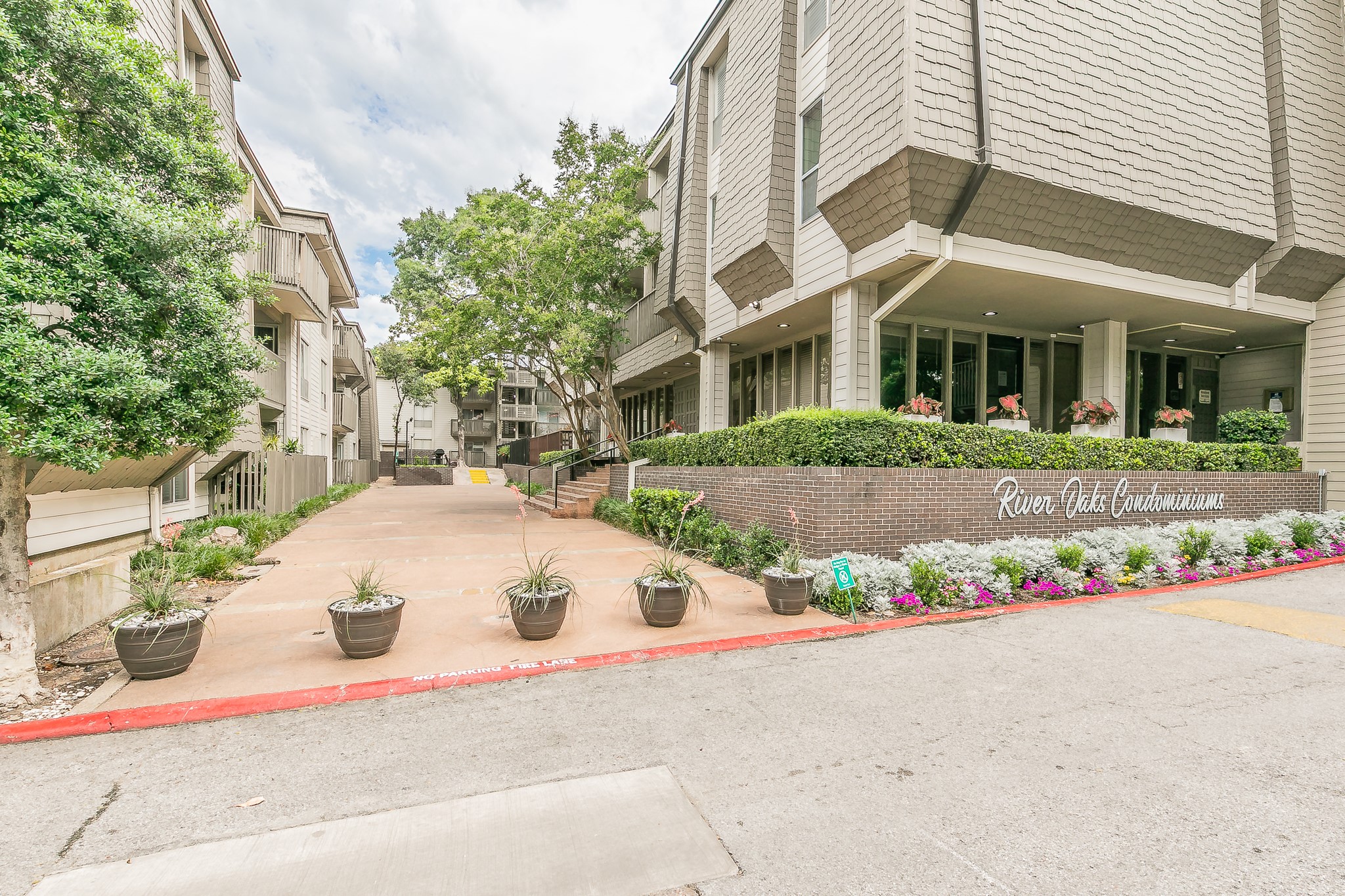 4851 Cedar Springs Road 175