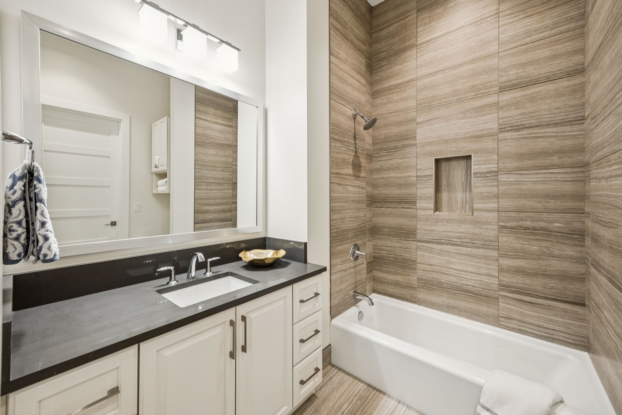 2800 Lakeside Parkway 1502