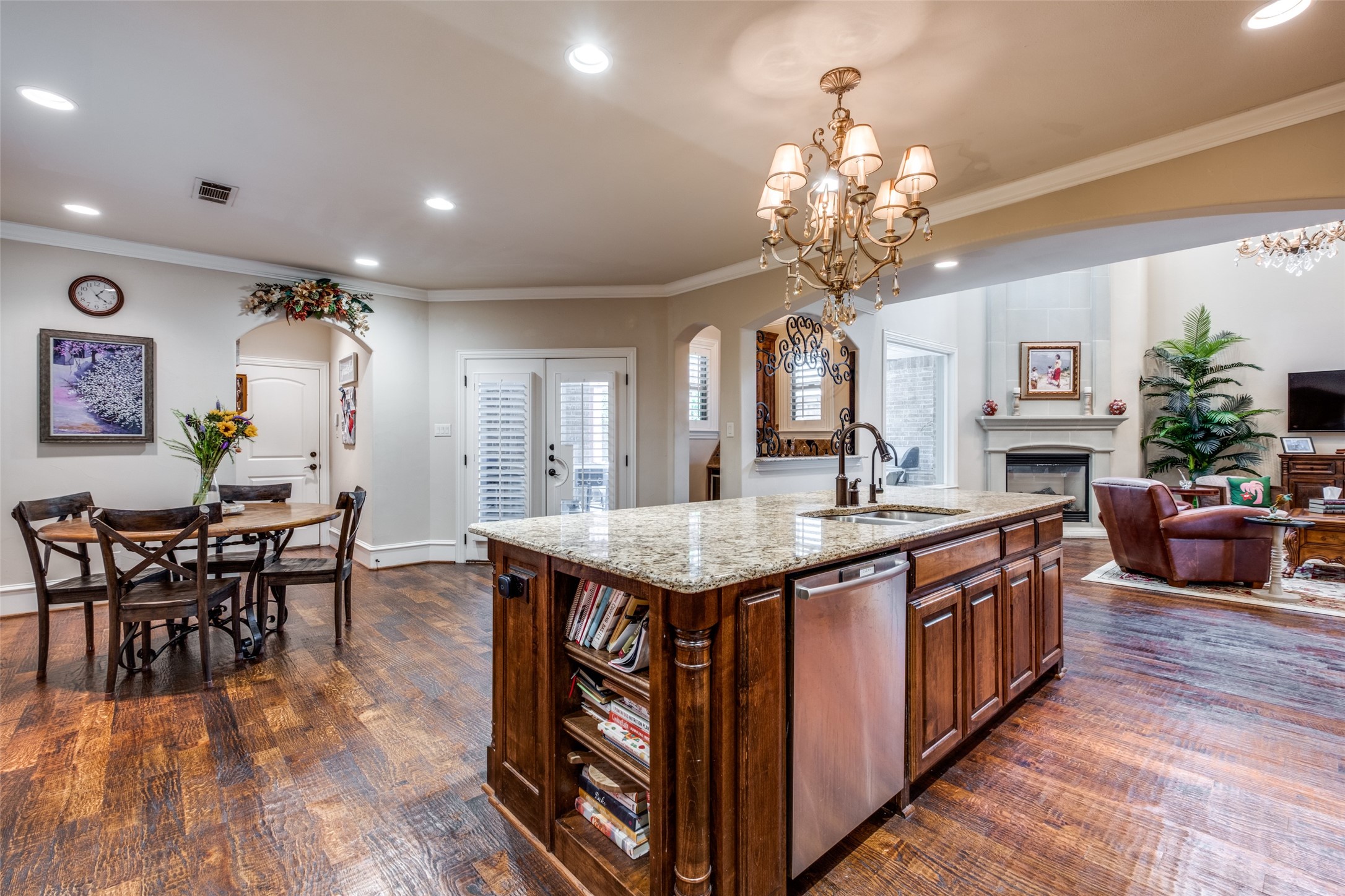 6111 Palo Pinto Avenue