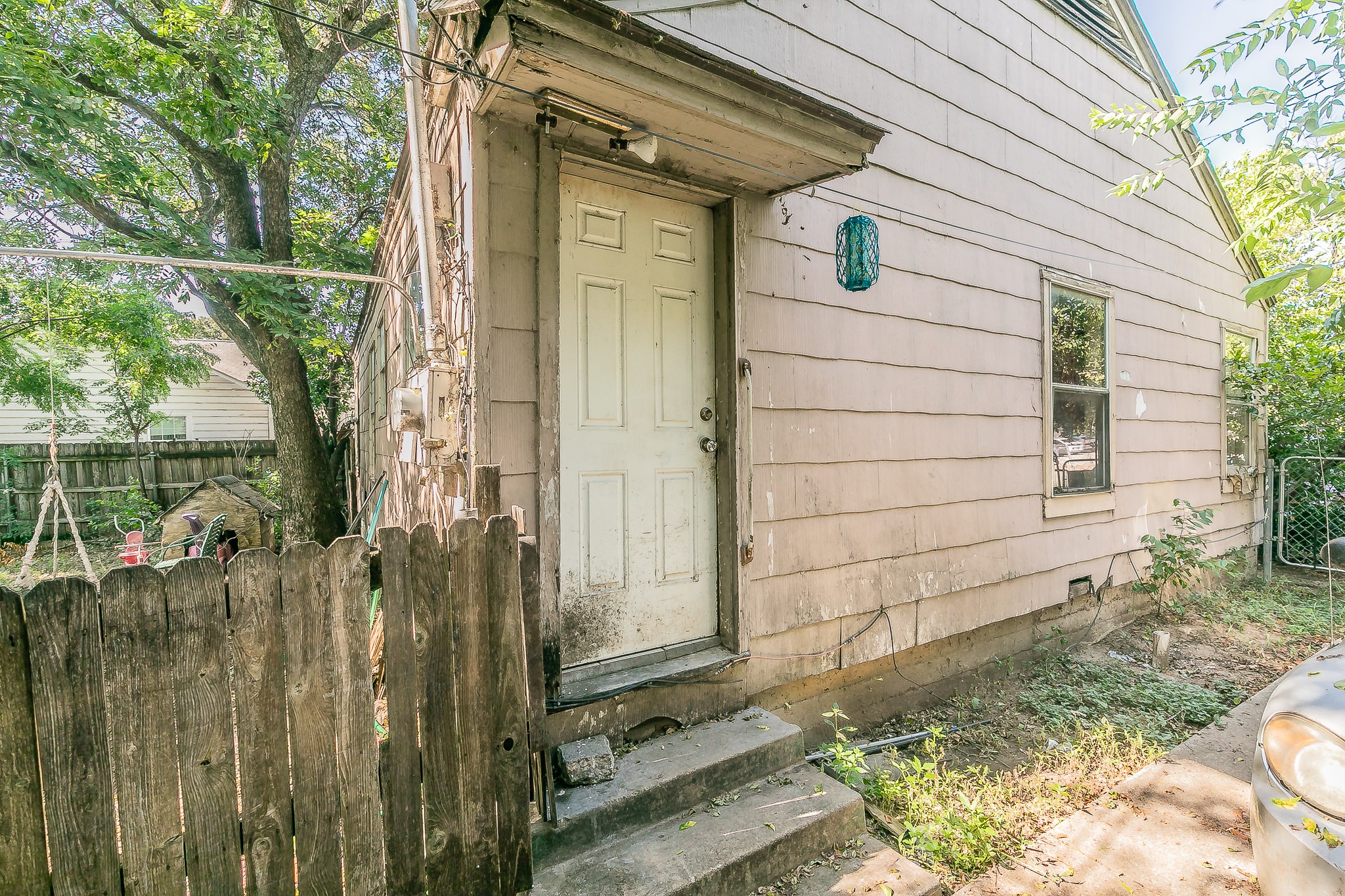 2100 N Riverside Drive