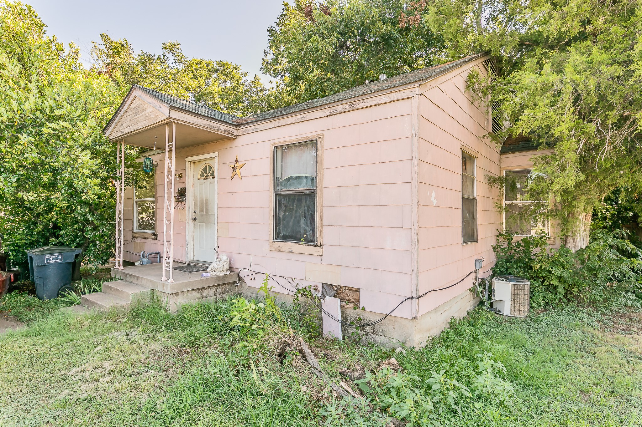 2100 N Riverside Drive