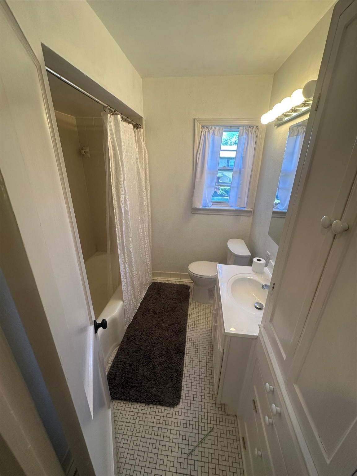 6341 Bordeaux Avenue