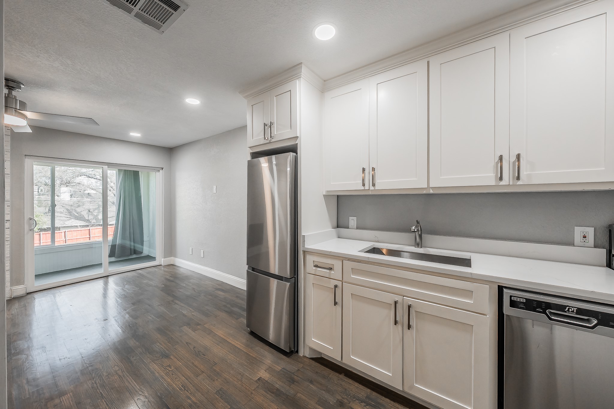 5757 Martel Avenue B08