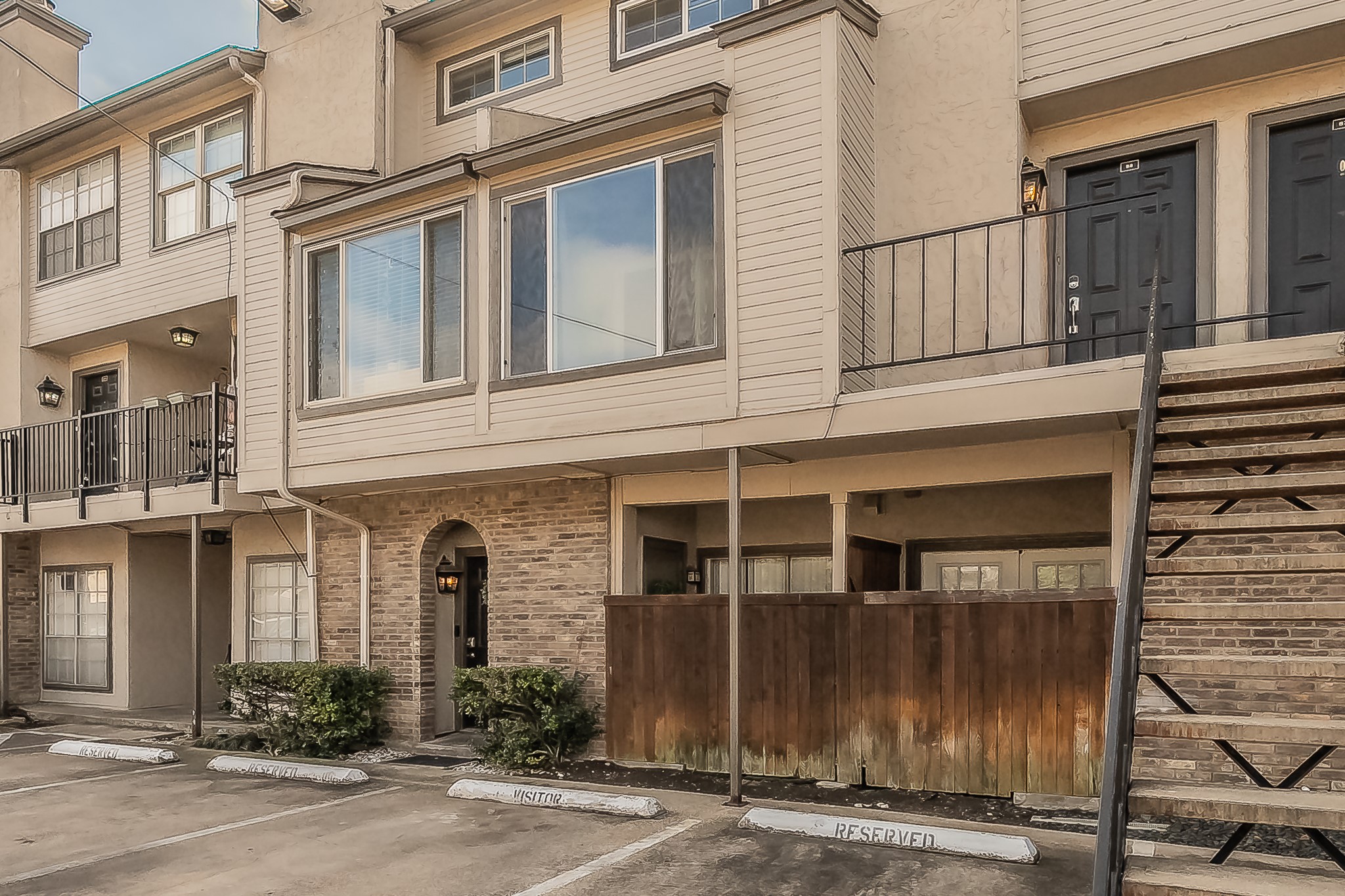 5757 Martel Avenue B08