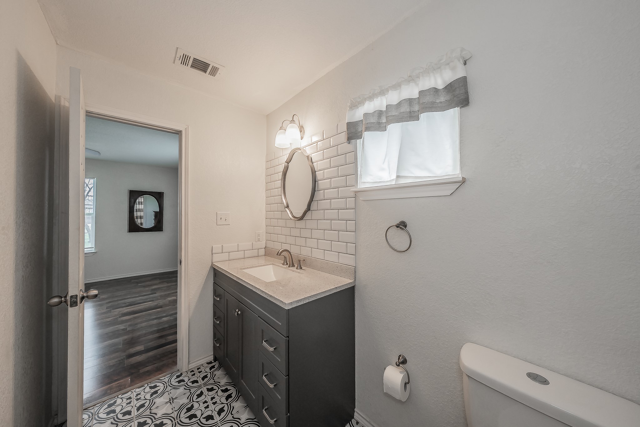 906 N Wilhite Street