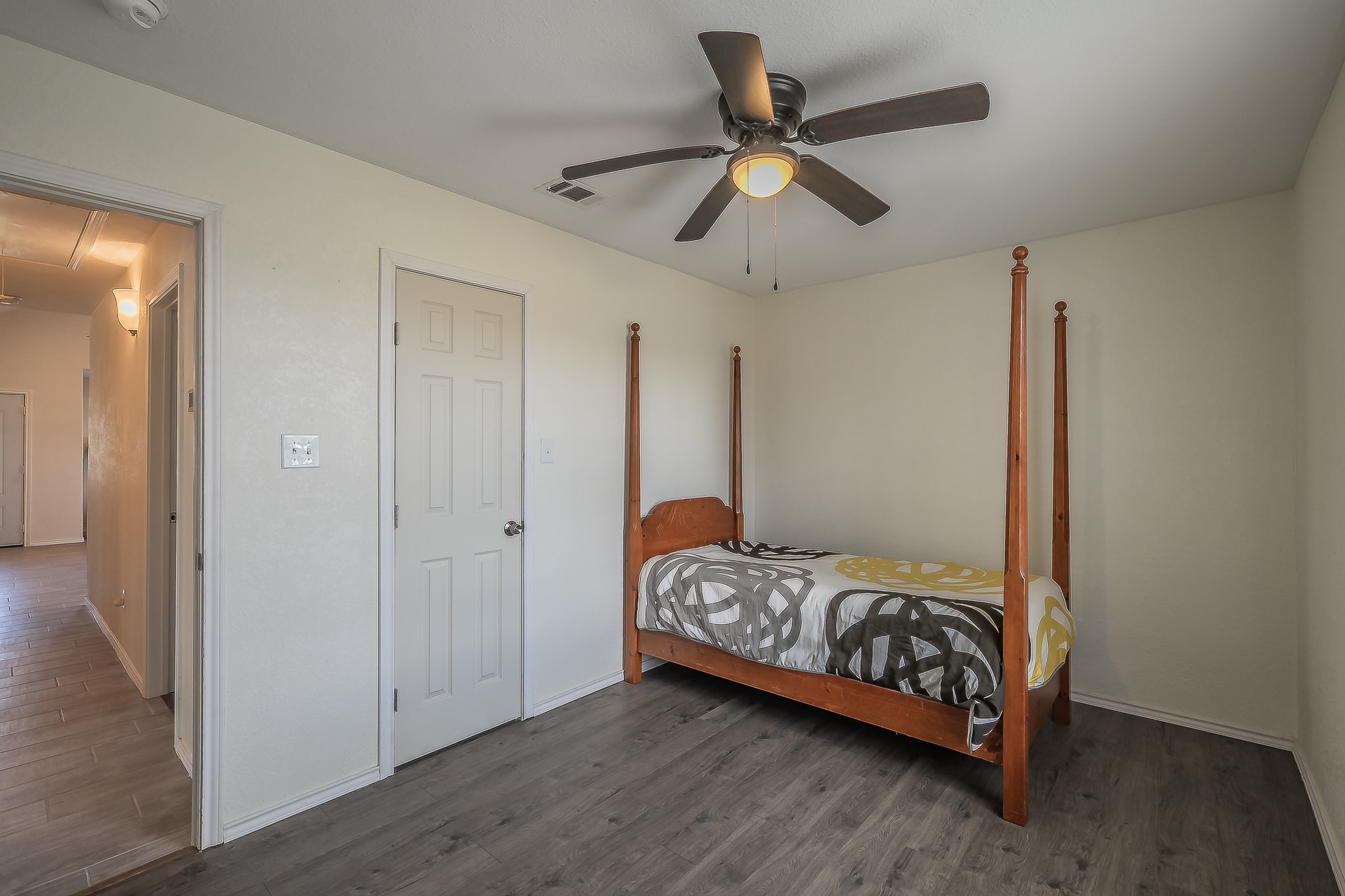 906 N Wilhite Street